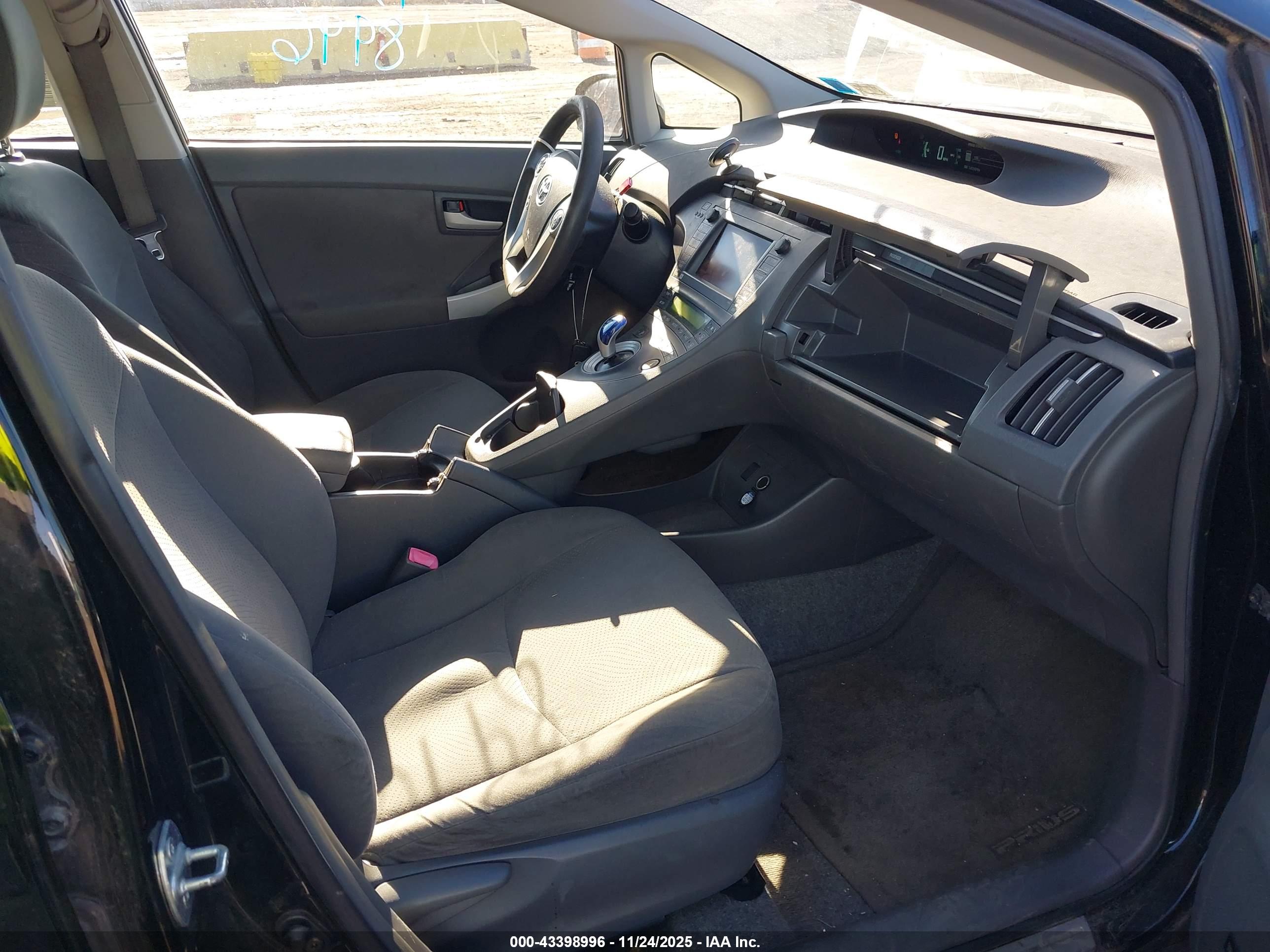 TOYOTA PRIUS image 5