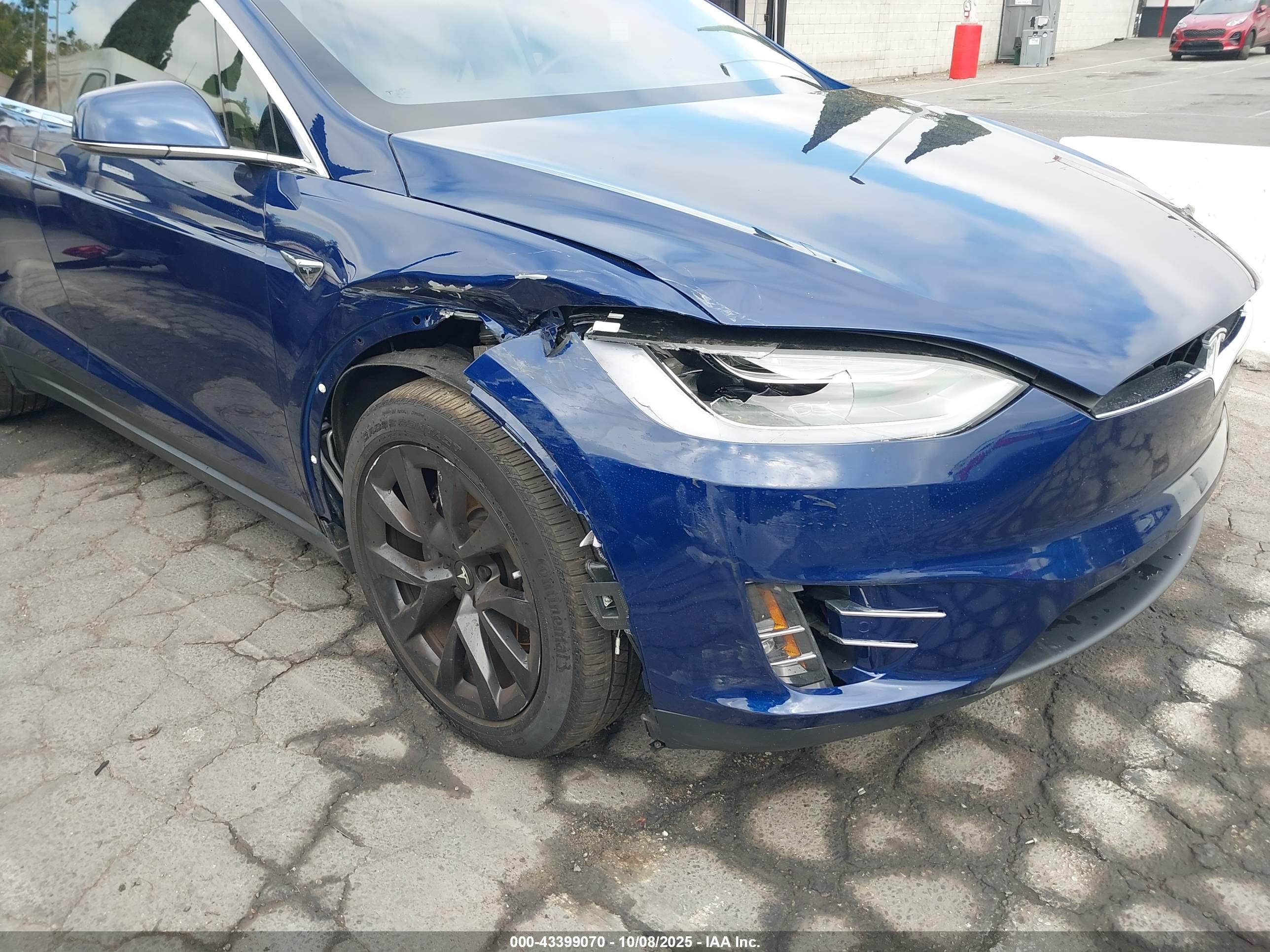 TESLA MODEL image 6