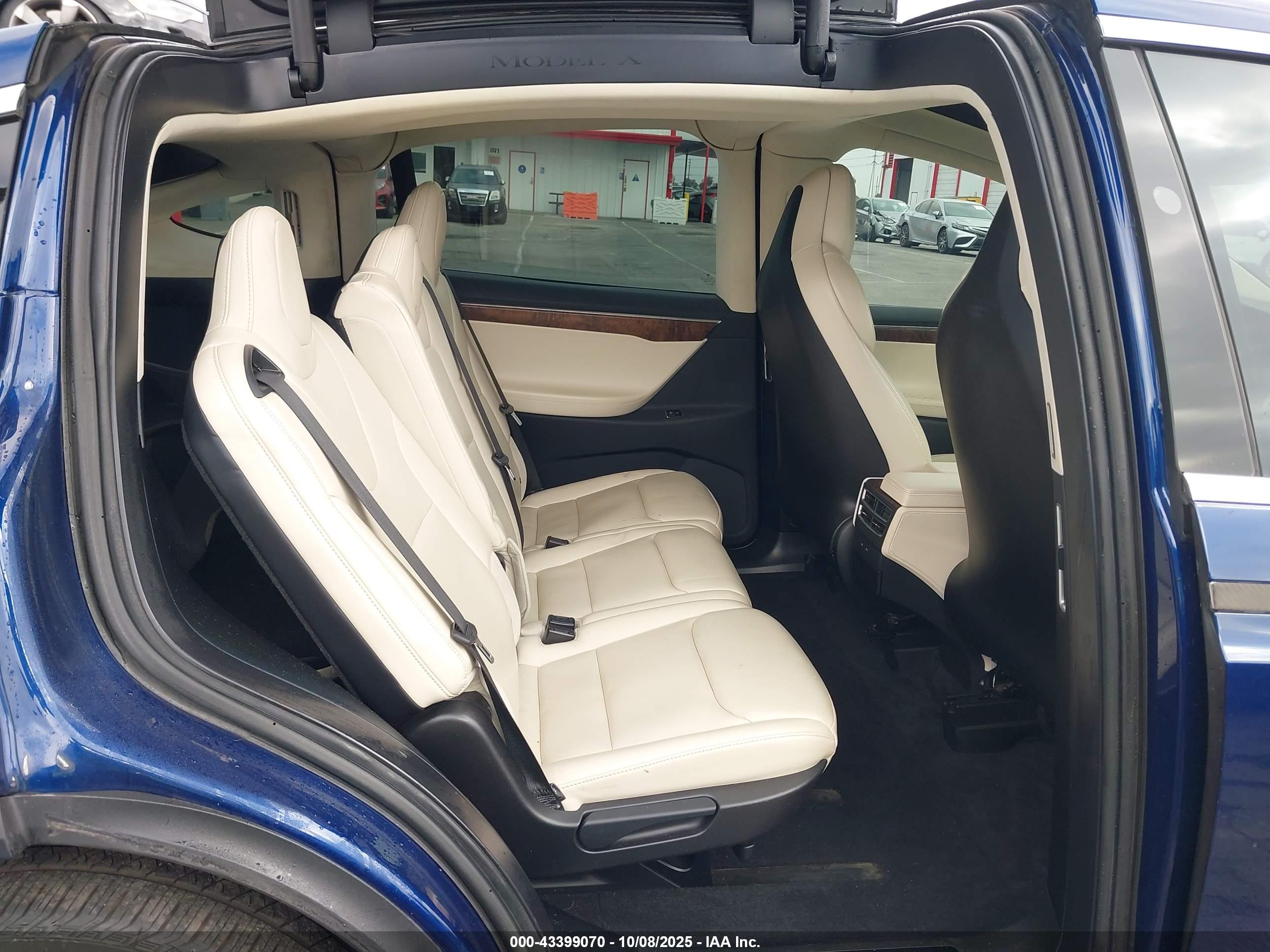 TESLA MODEL image 8