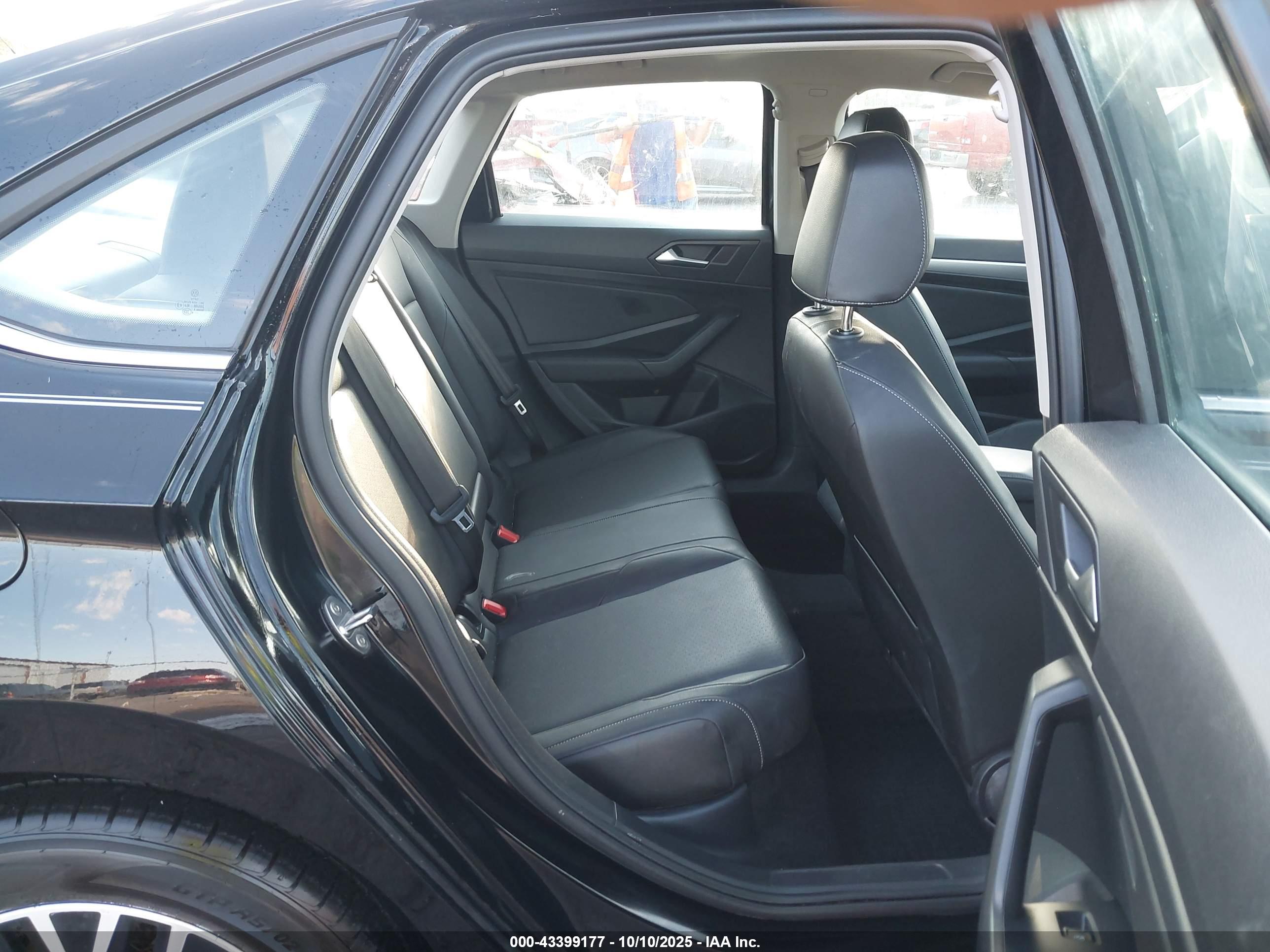 VOLKSWAGEN JETTA image 8