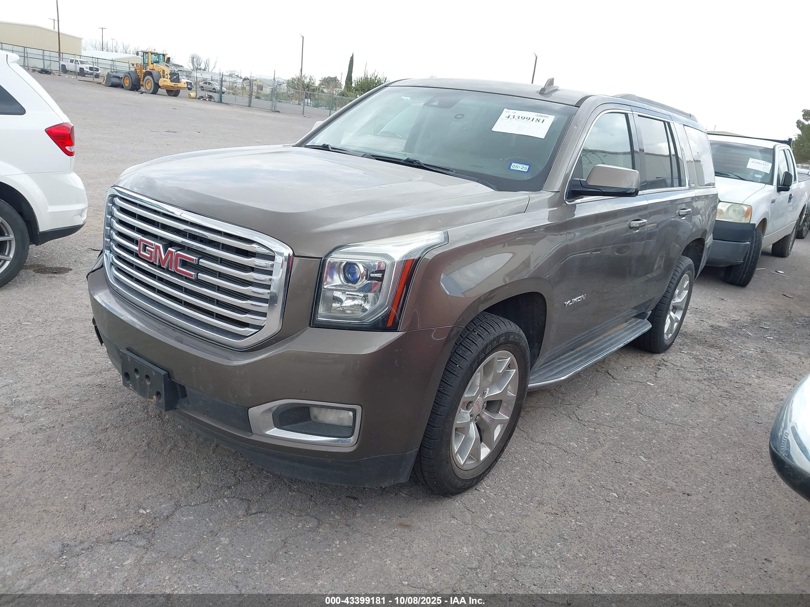 GMC YUKON image 2