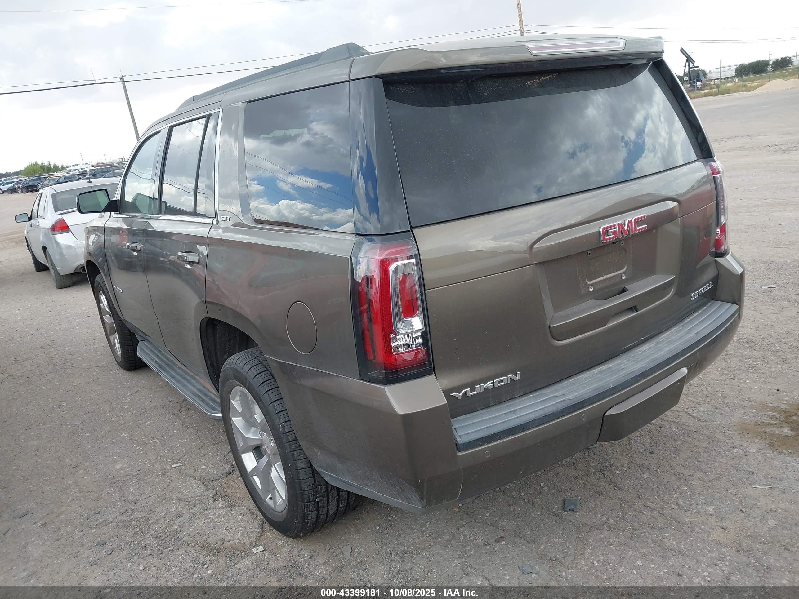 GMC YUKON image 3