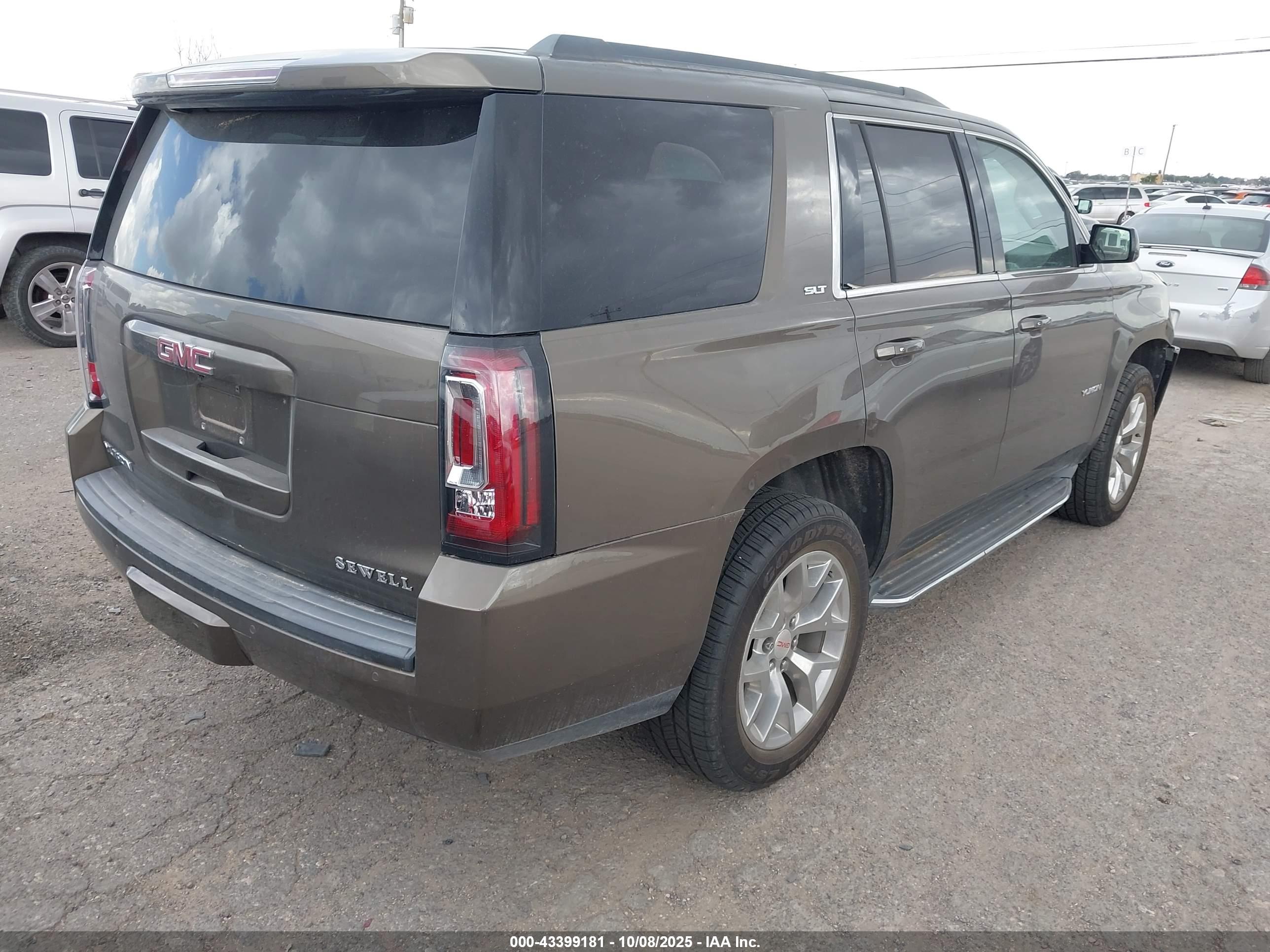 GMC YUKON image 4