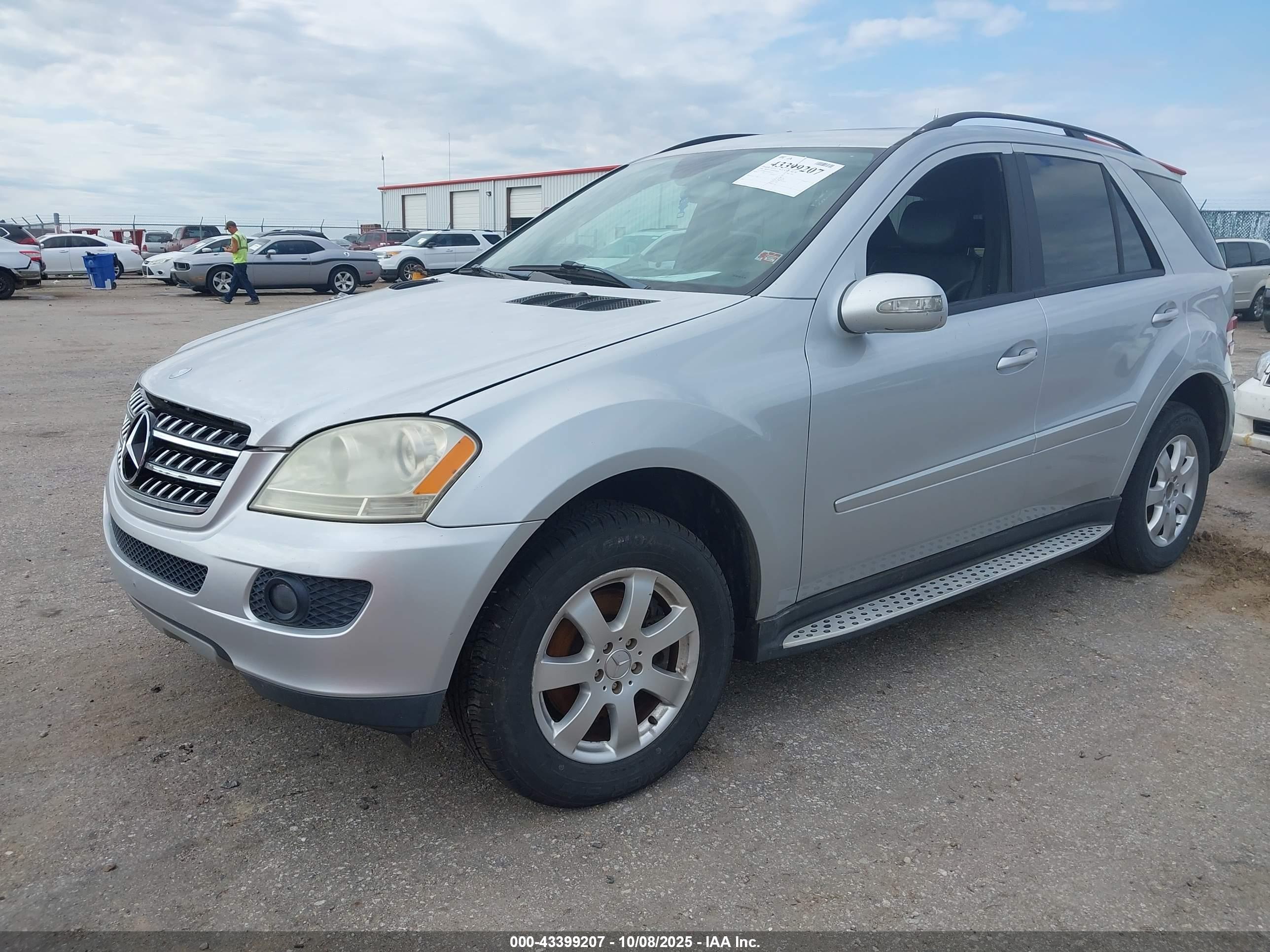 MERCEDES-BENZ ML image 2