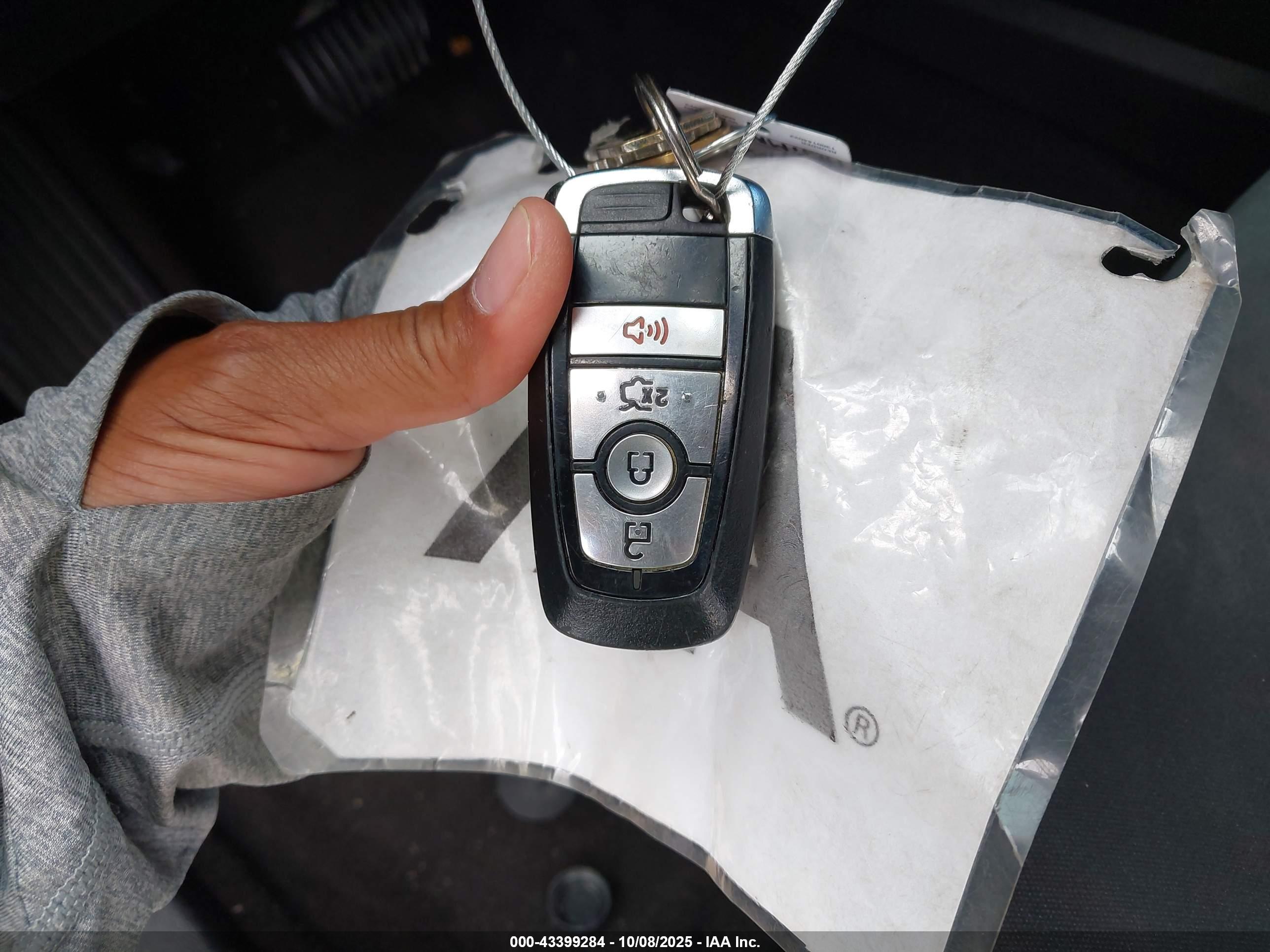 FORD FUSION image 11