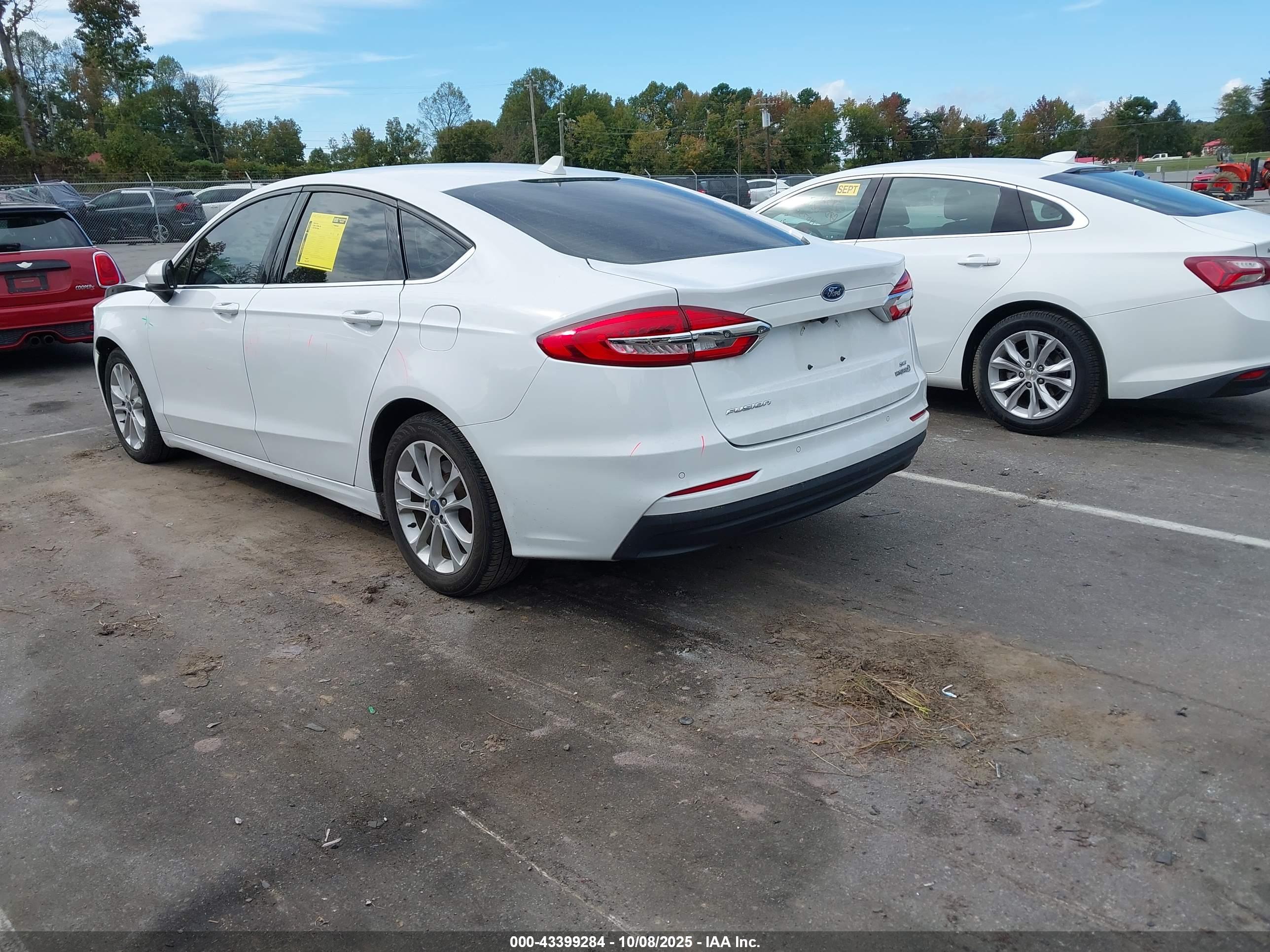 FORD FUSION image 3