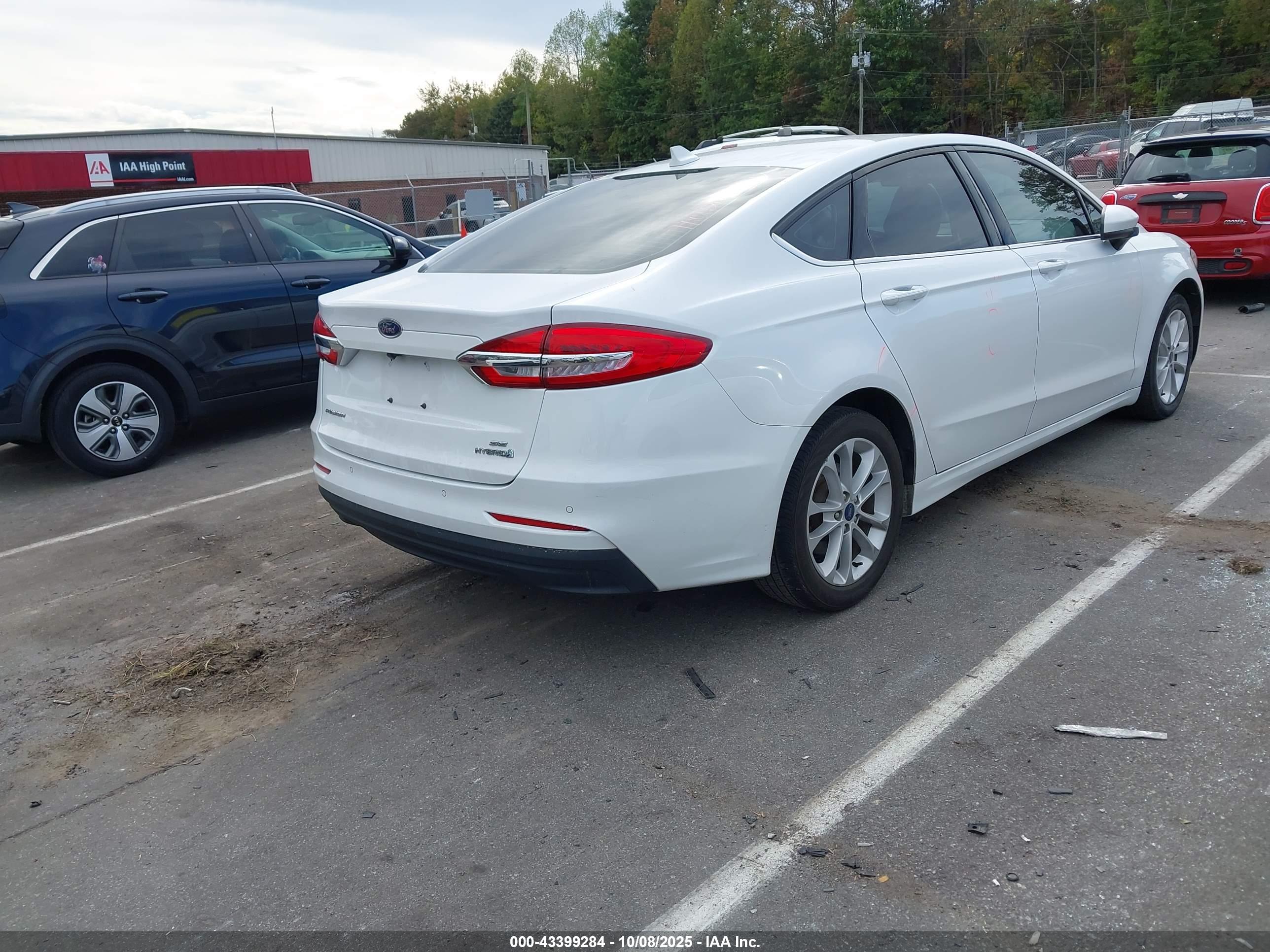 FORD FUSION image 4