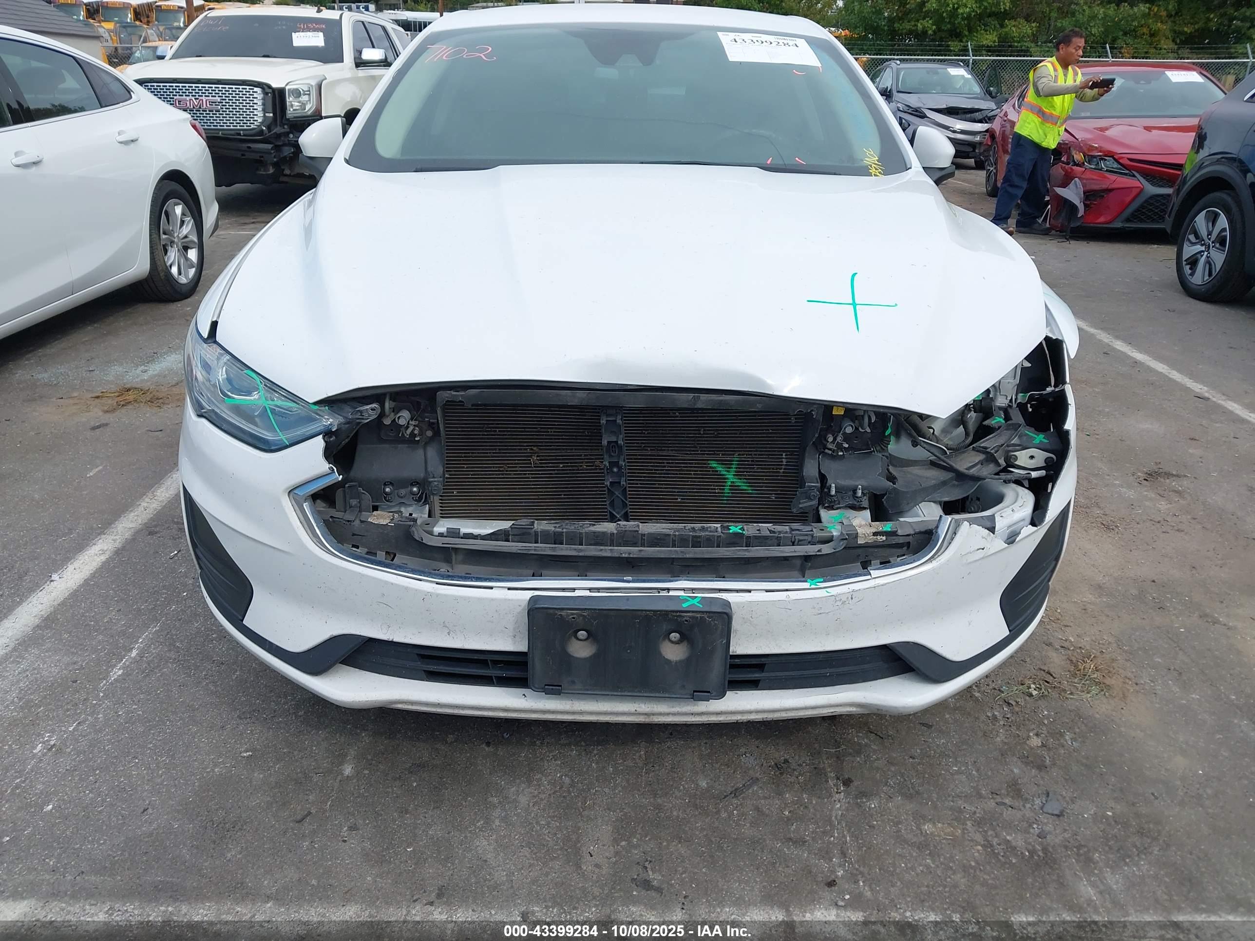 FORD FUSION image 6