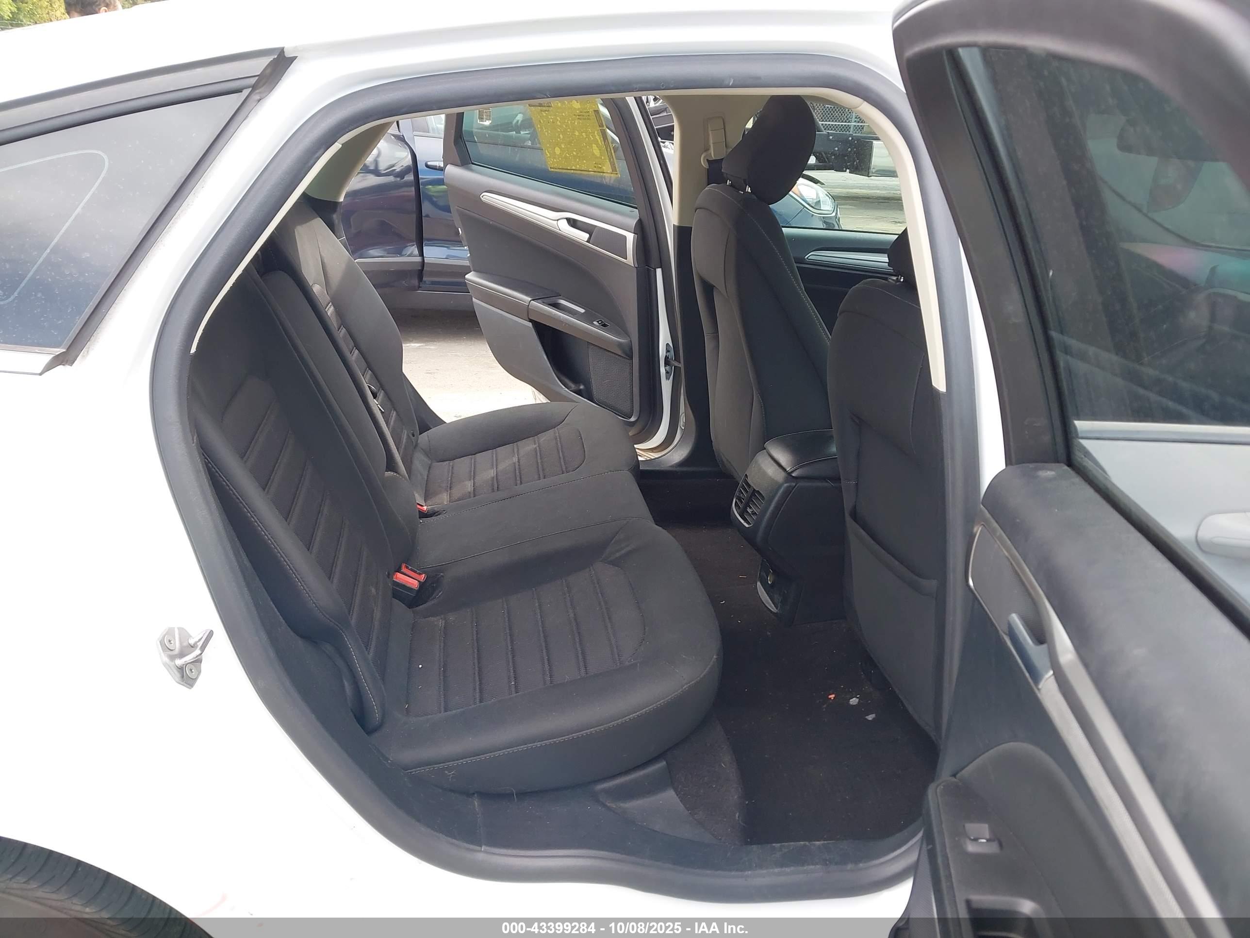 FORD FUSION image 8
