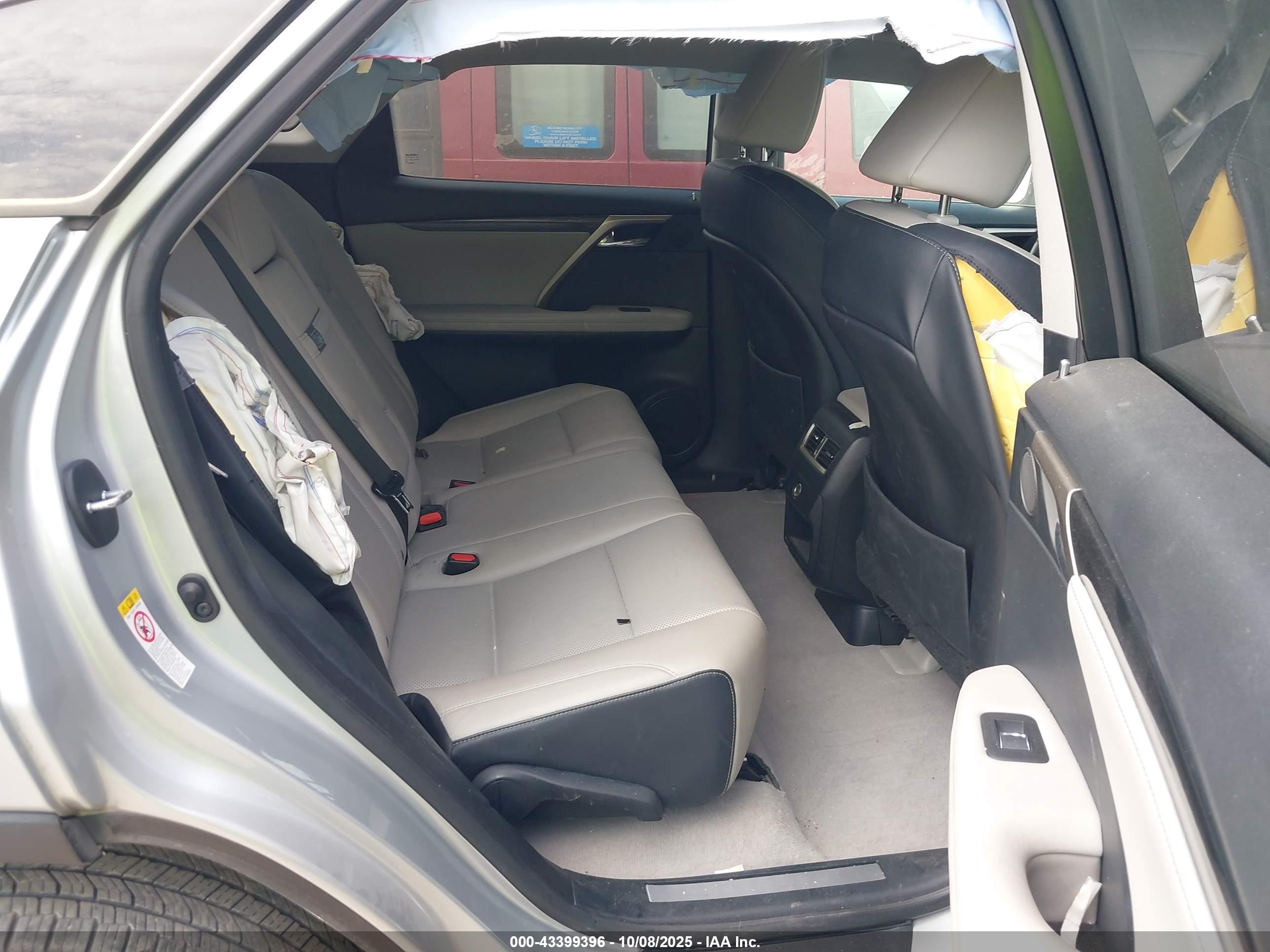 LEXUS RX image 8