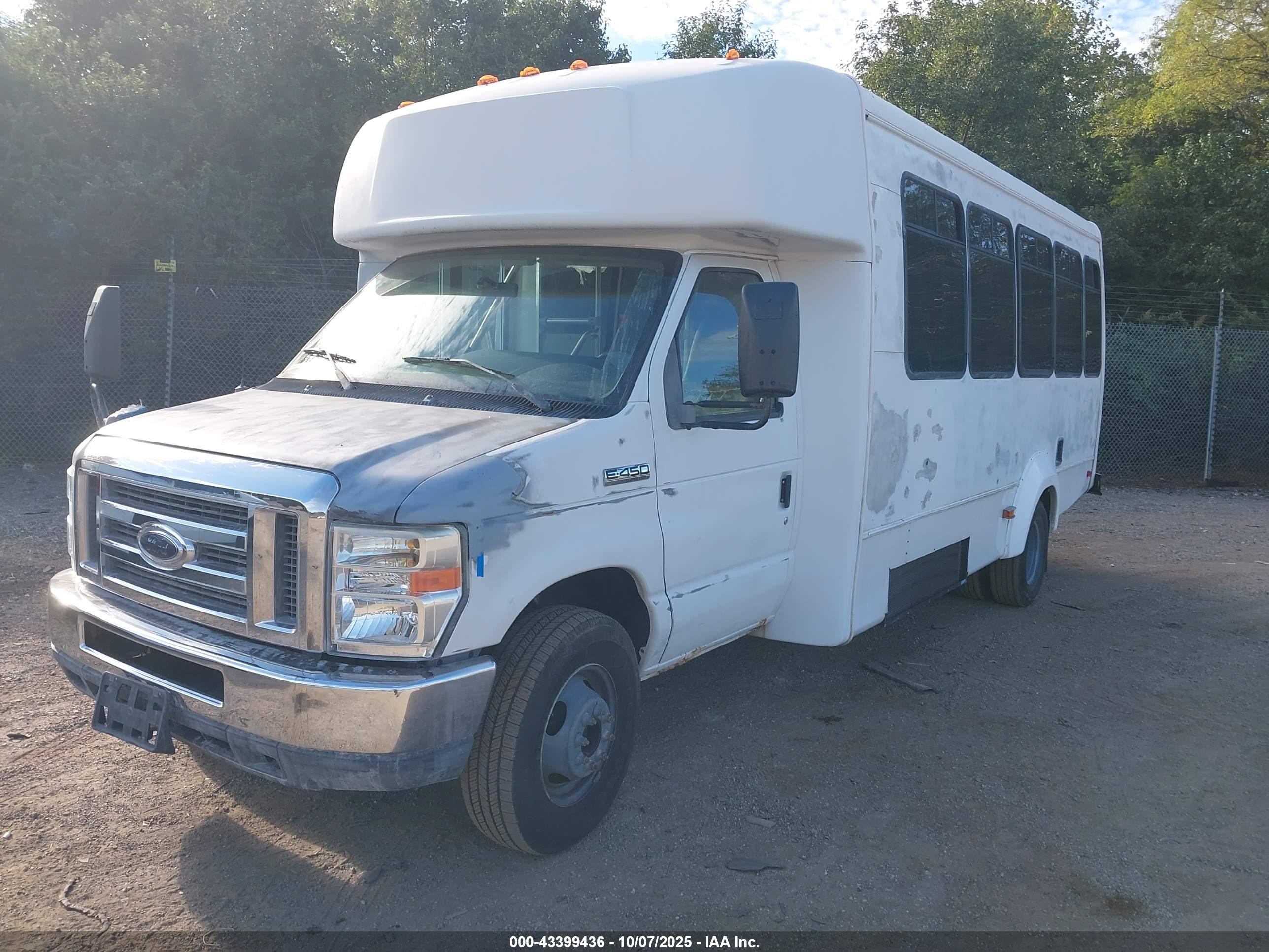 FORD E-450 image 2