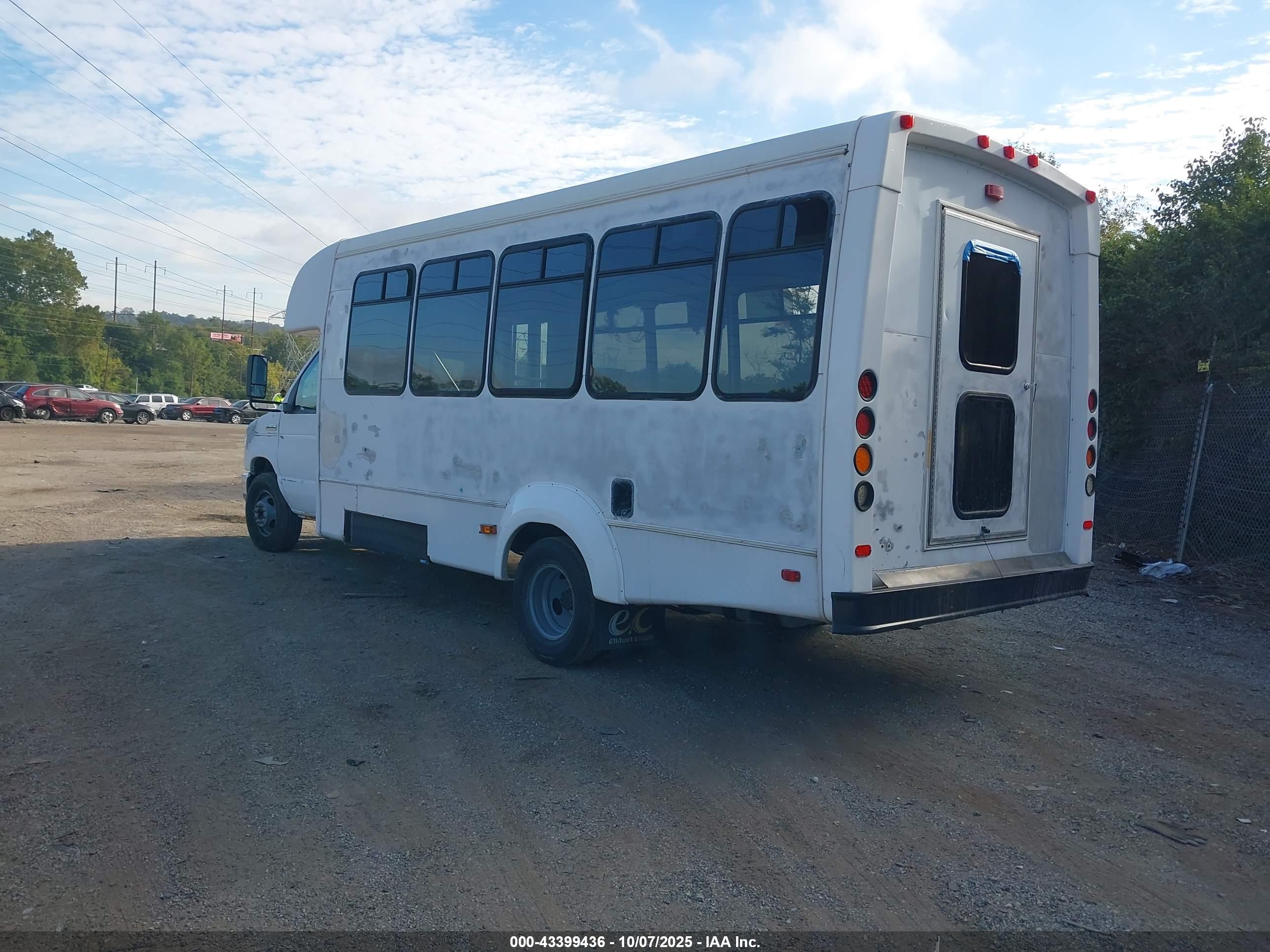 FORD E-450 image 3