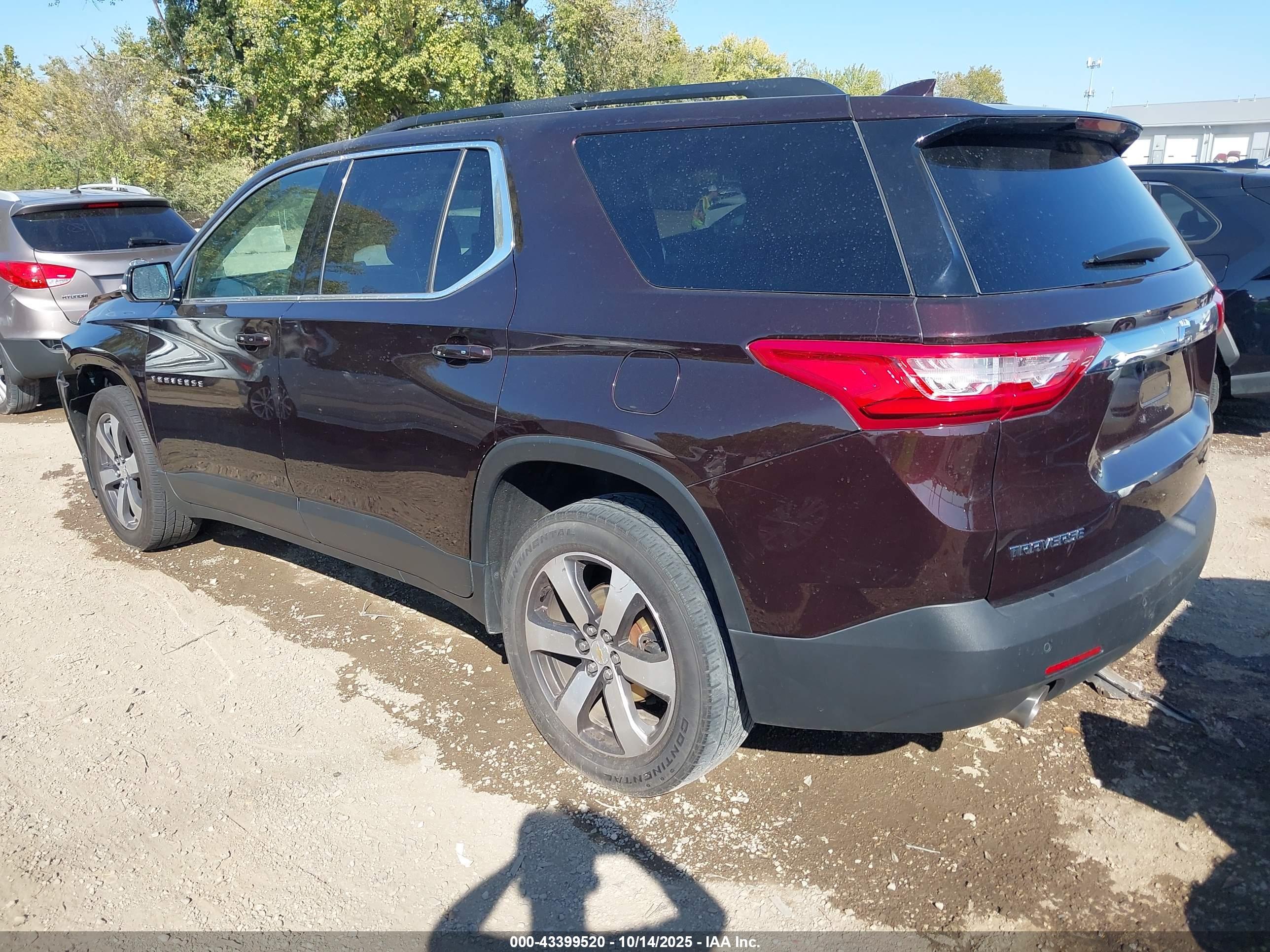 CHEVROLET TRAVERSE image 3