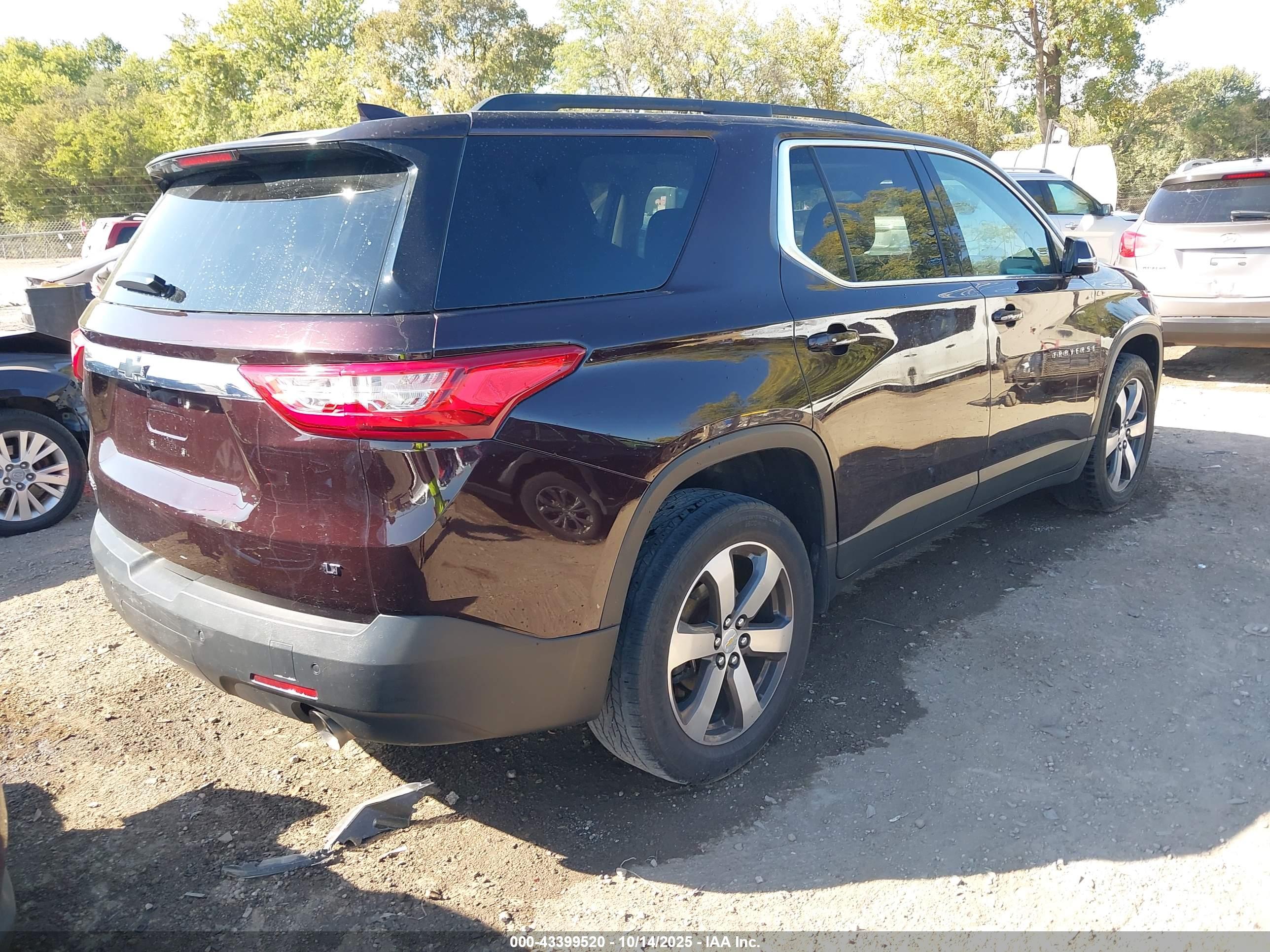 CHEVROLET TRAVERSE image 4