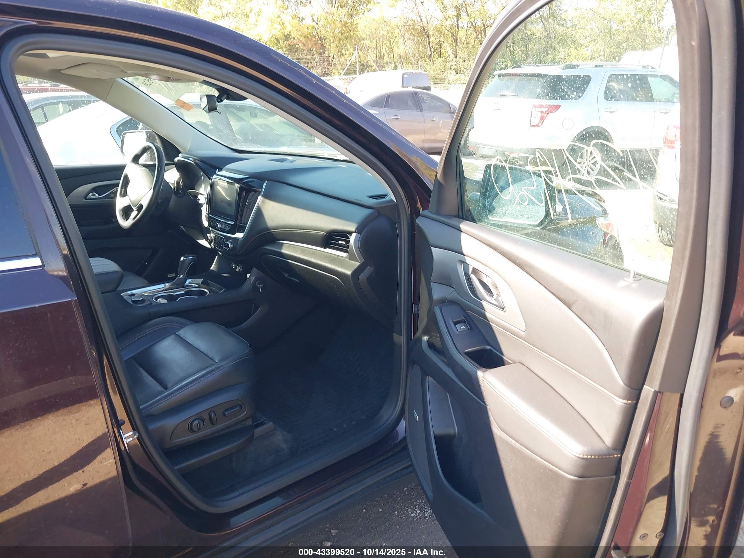 CHEVROLET TRAVERSE image 5