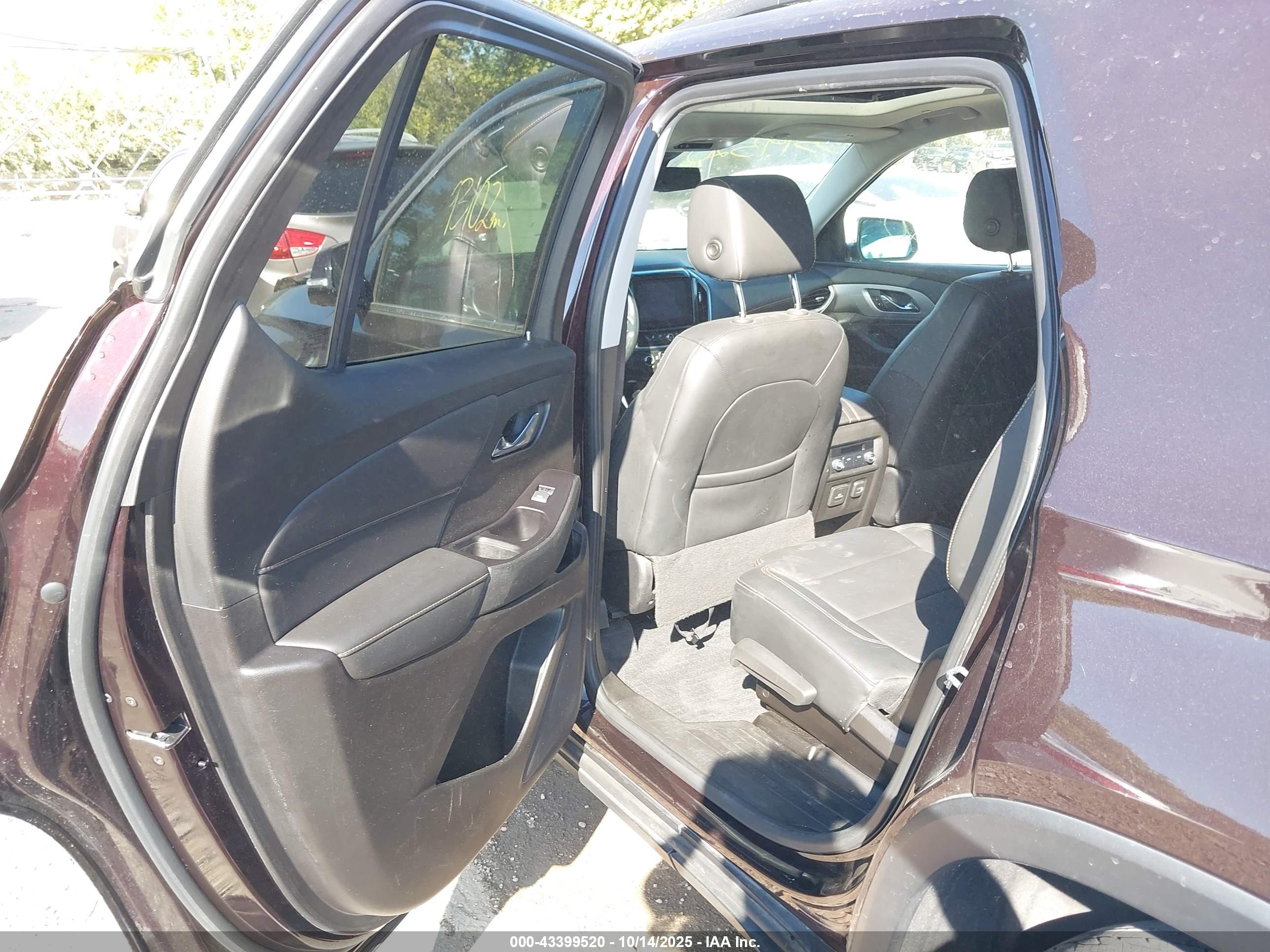 CHEVROLET TRAVERSE image 8