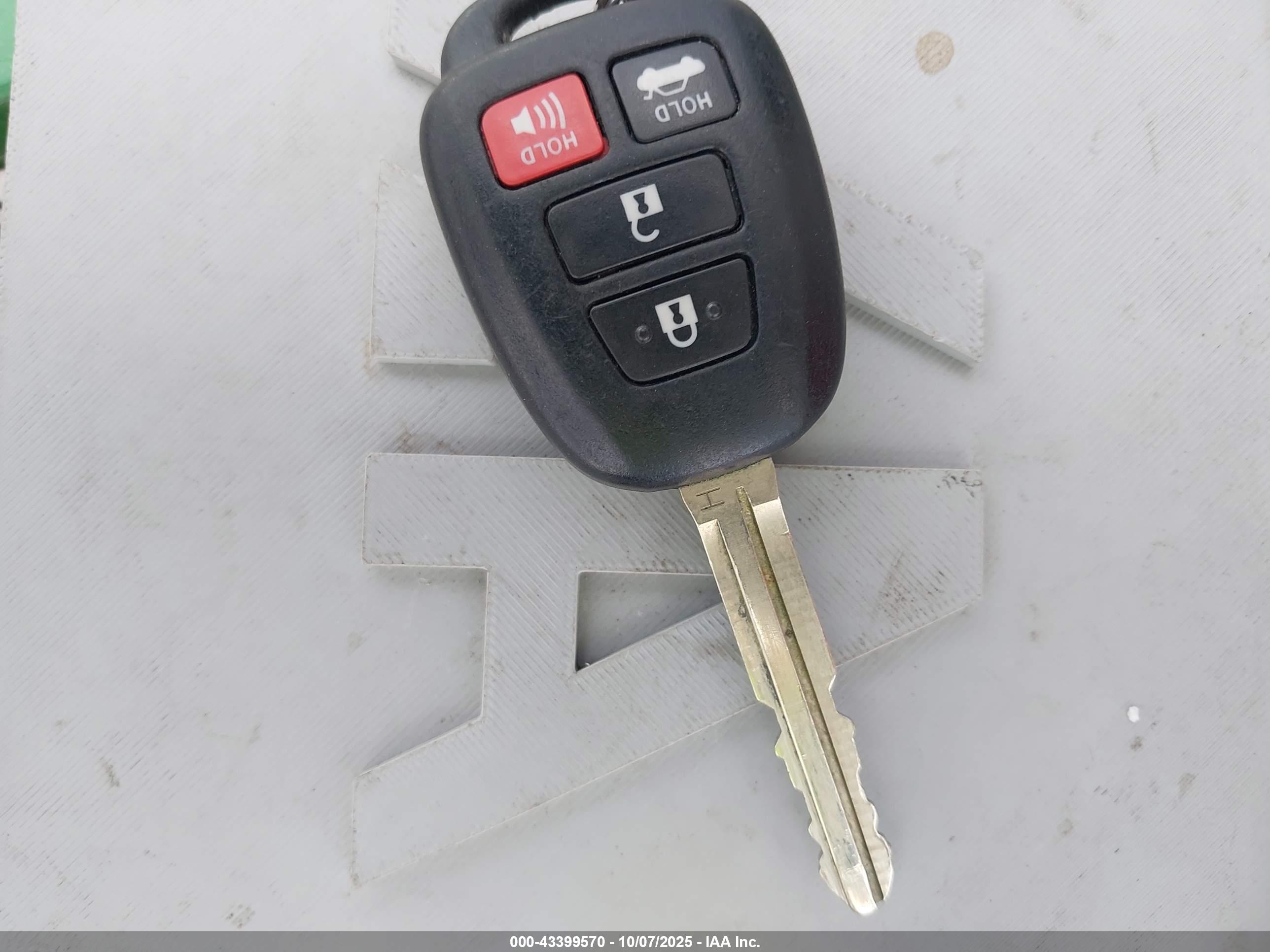 TOYOTA COROLLA image 11
