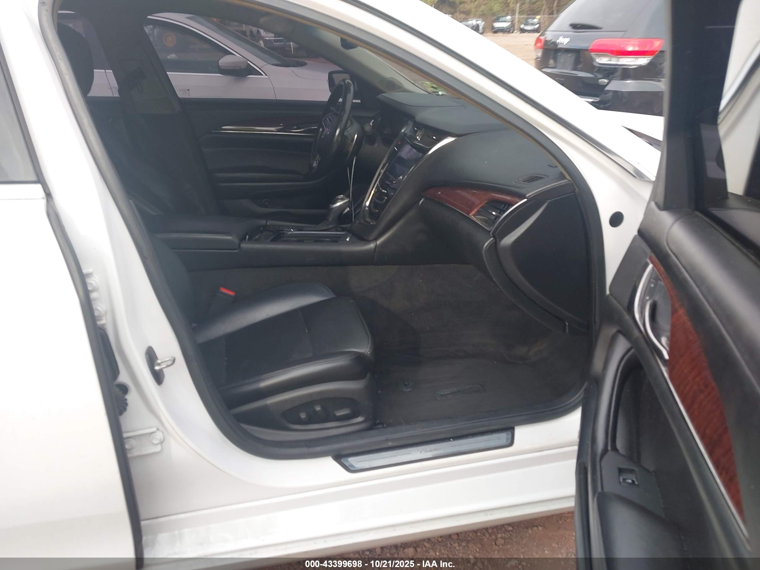 CADILLAC CTS image 5