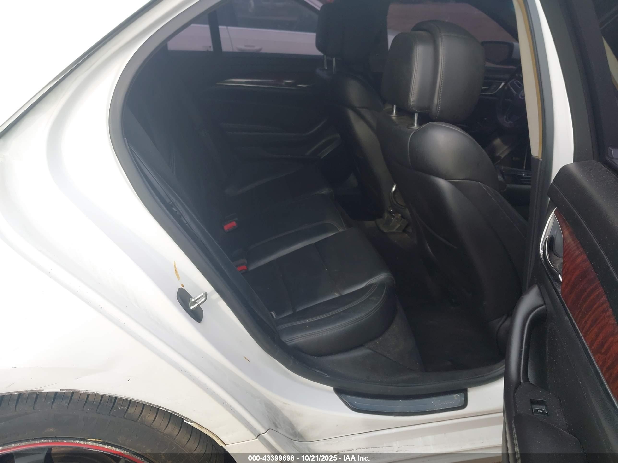 CADILLAC CTS image 8