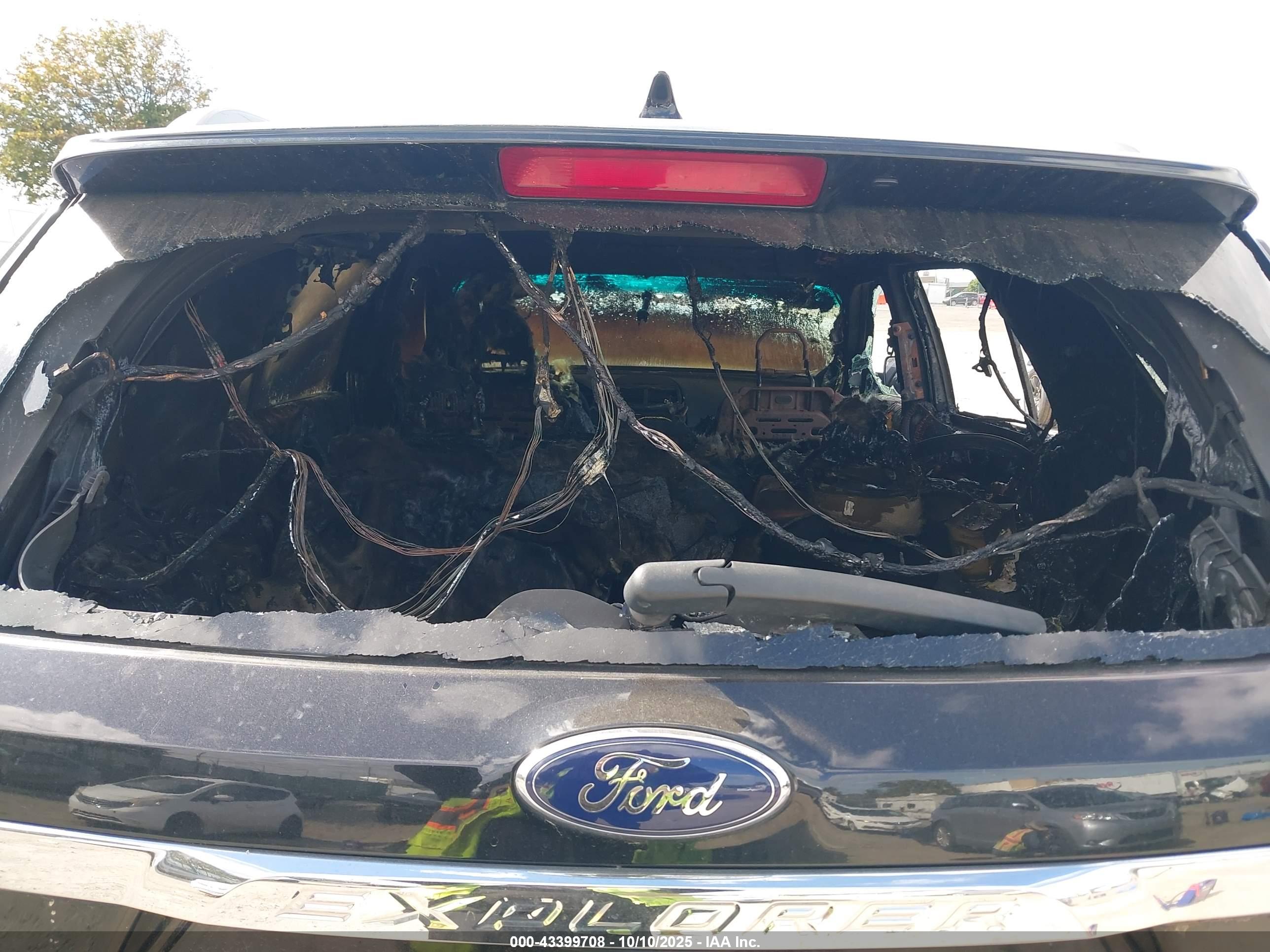 FORD EXPLORER image 6