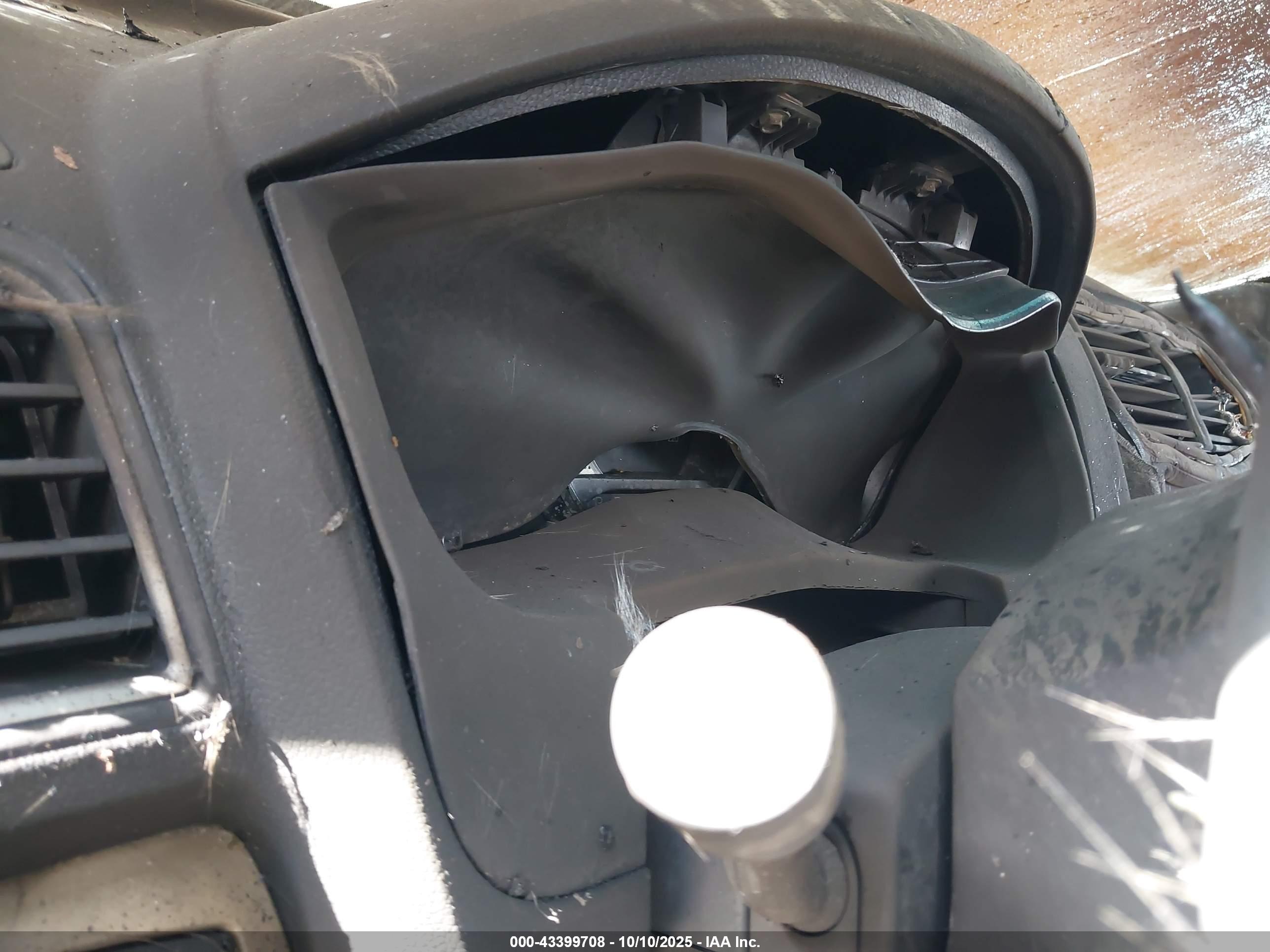 FORD EXPLORER image 7