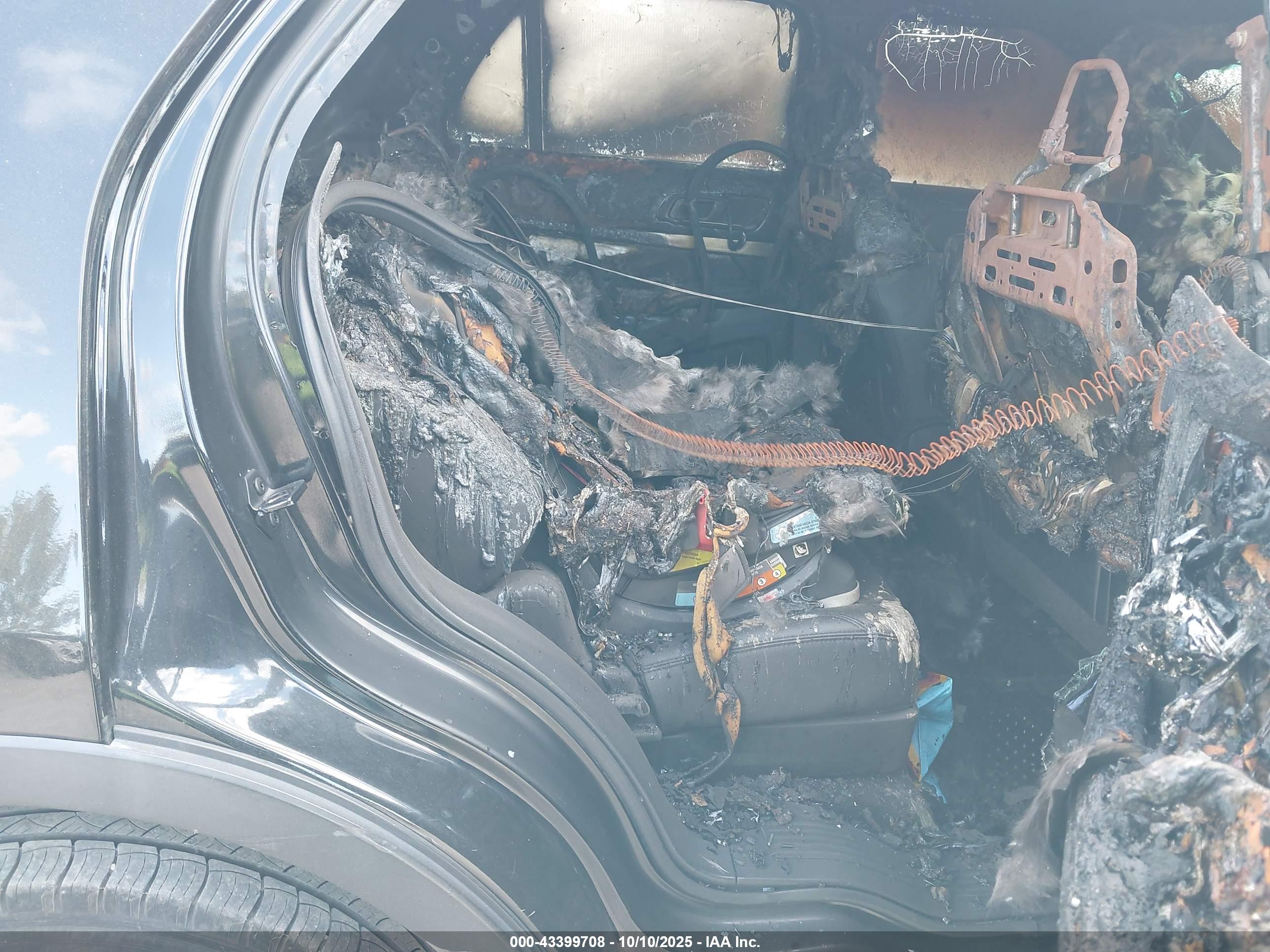 FORD EXPLORER image 8