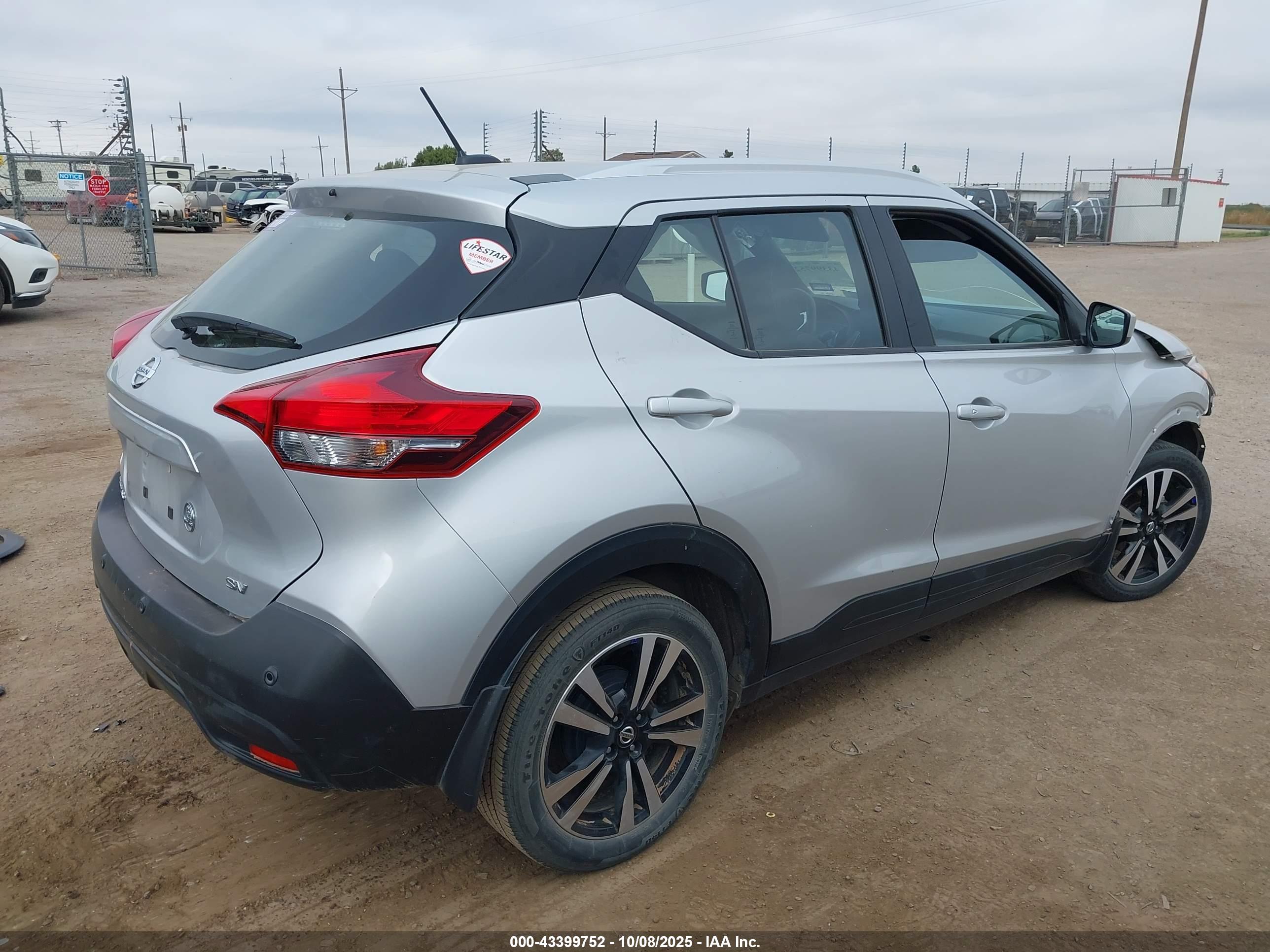 NISSAN KICKS image 4