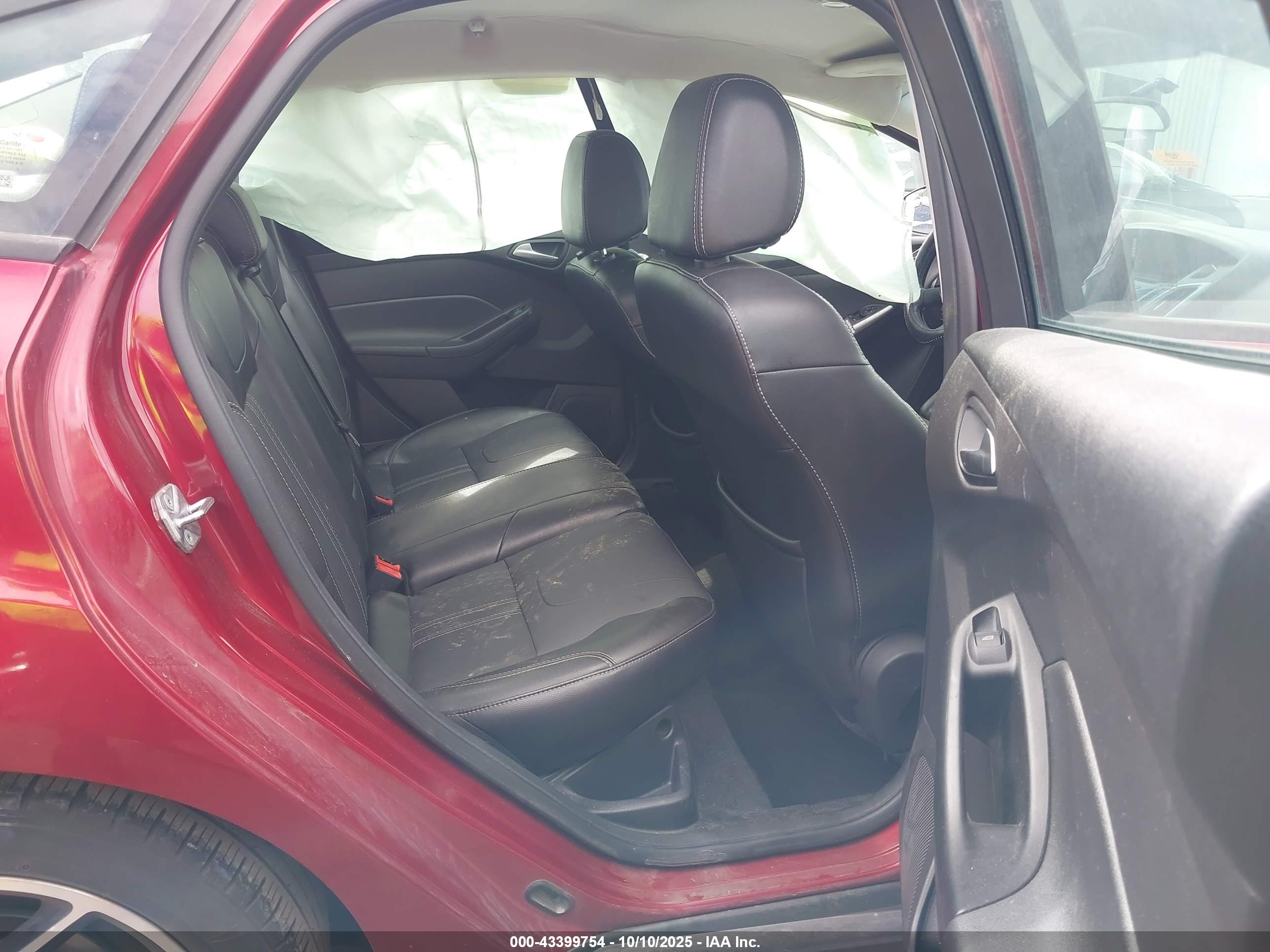 FORD FOCUS image 8