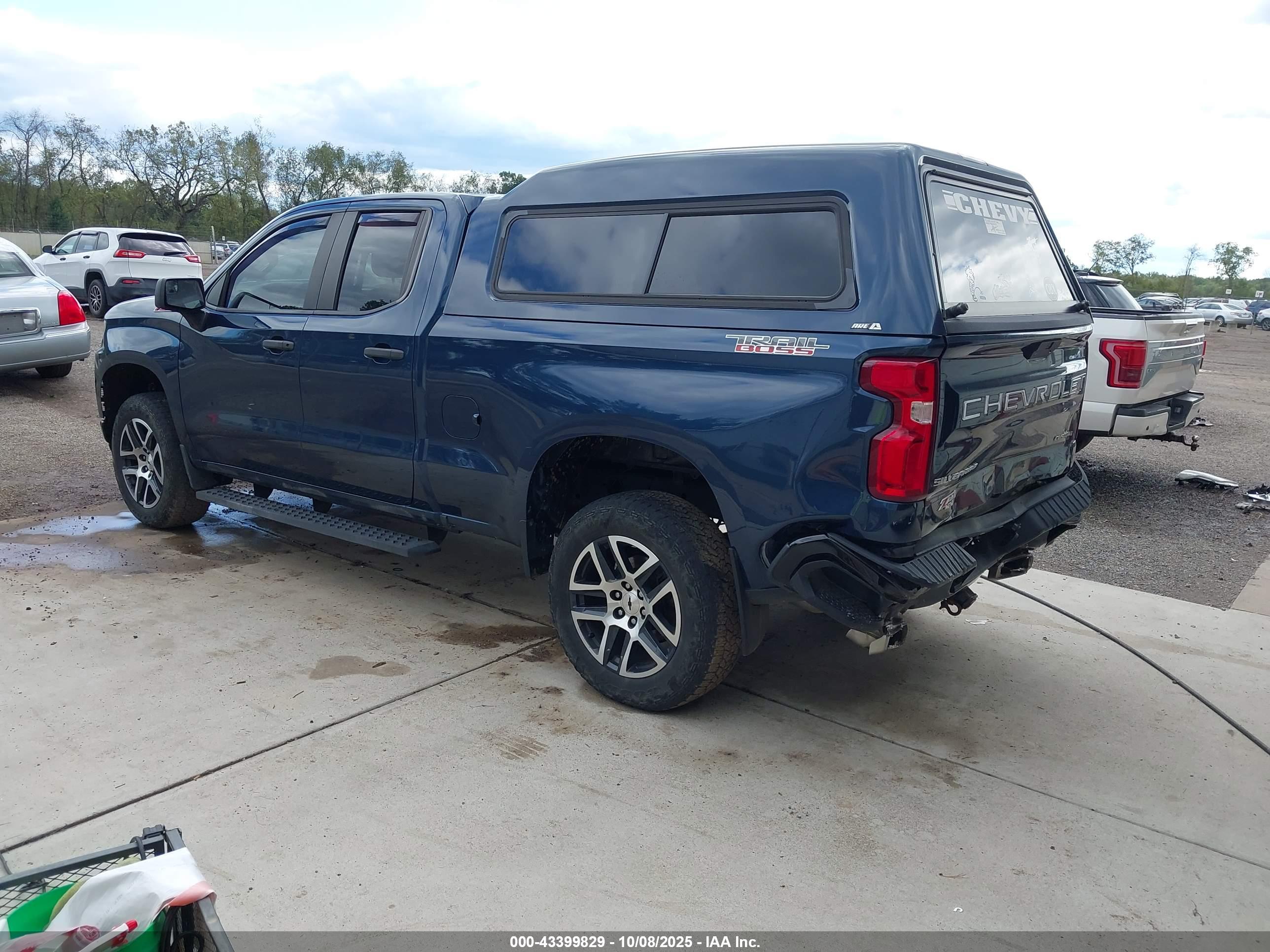 CHEVROLET SILVERADO image 3