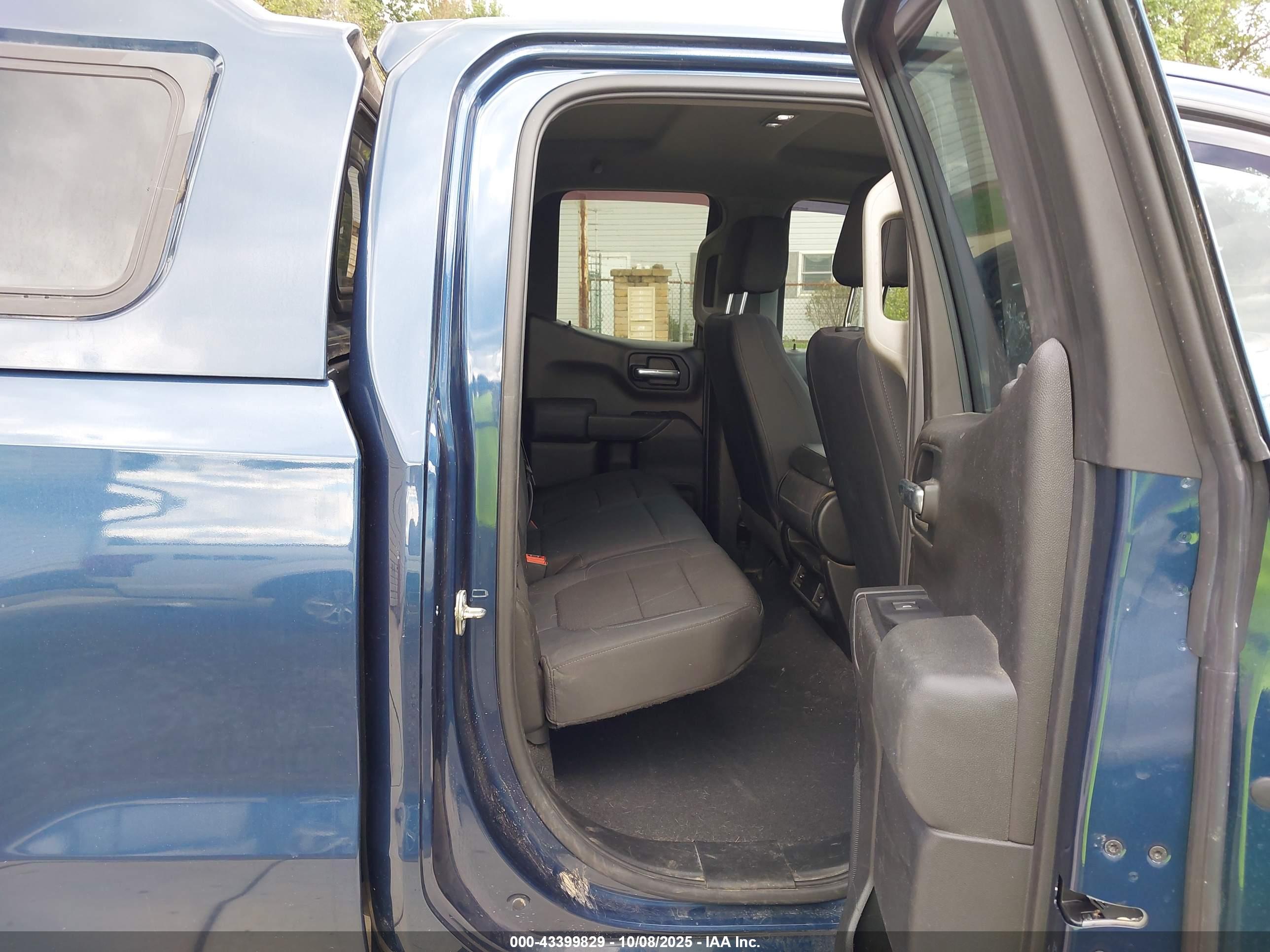 CHEVROLET SILVERADO image 8