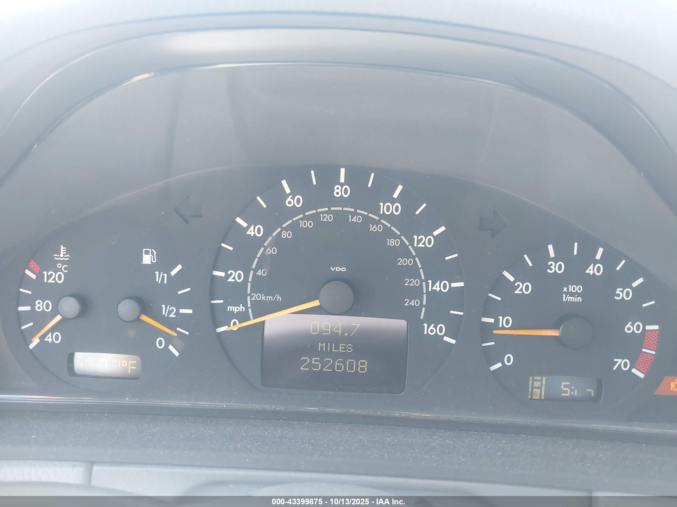 MERCEDES-BENZ E image 7