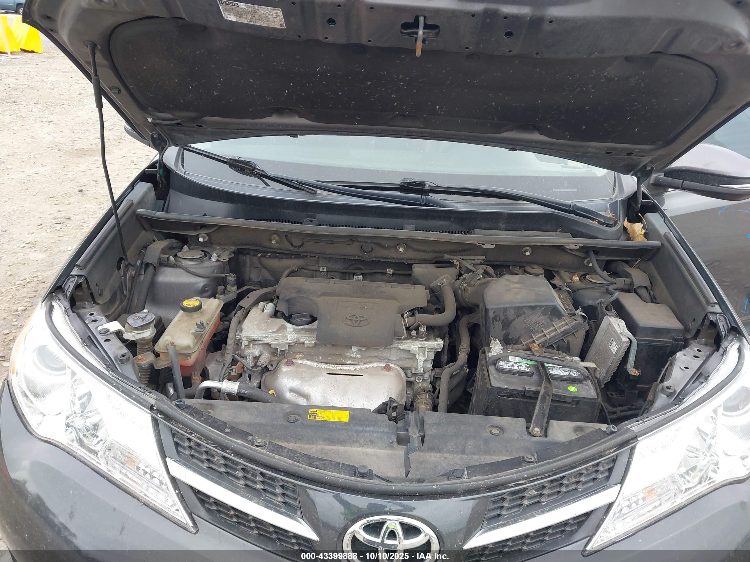TOYOTA RAV4 image 10