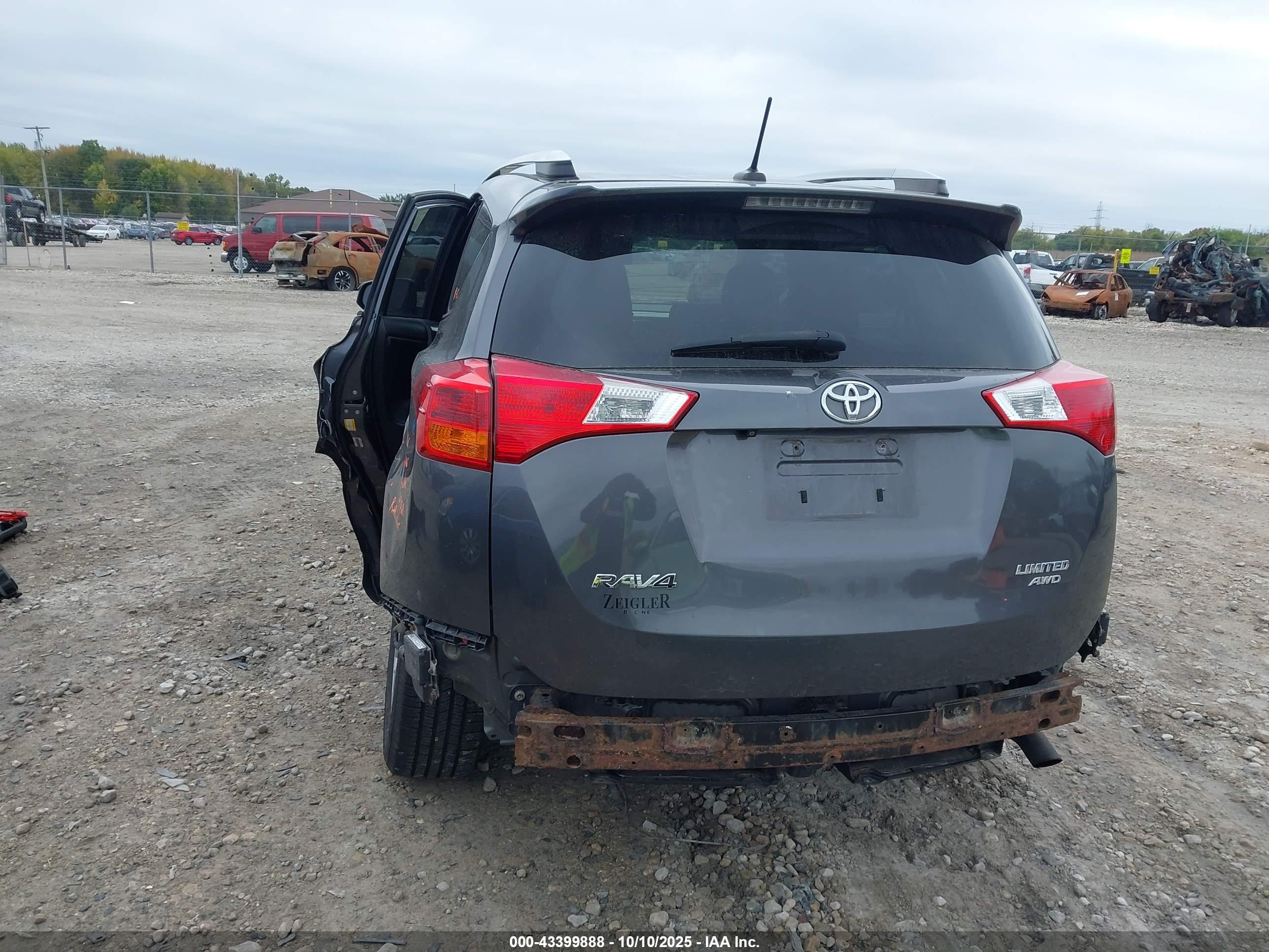 TOYOTA RAV4 image 6