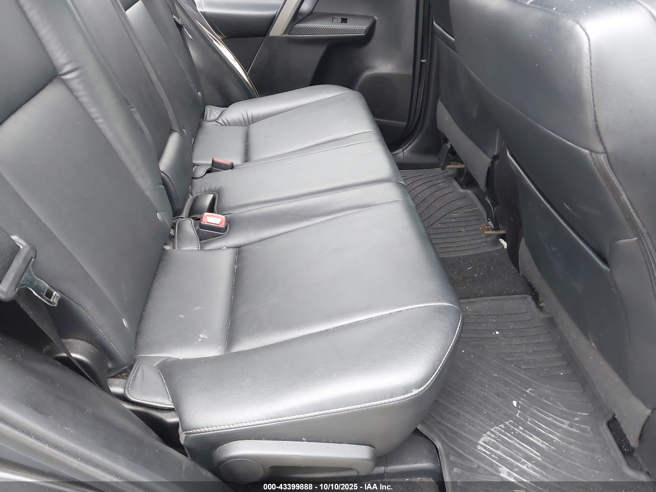TOYOTA RAV4 image 8