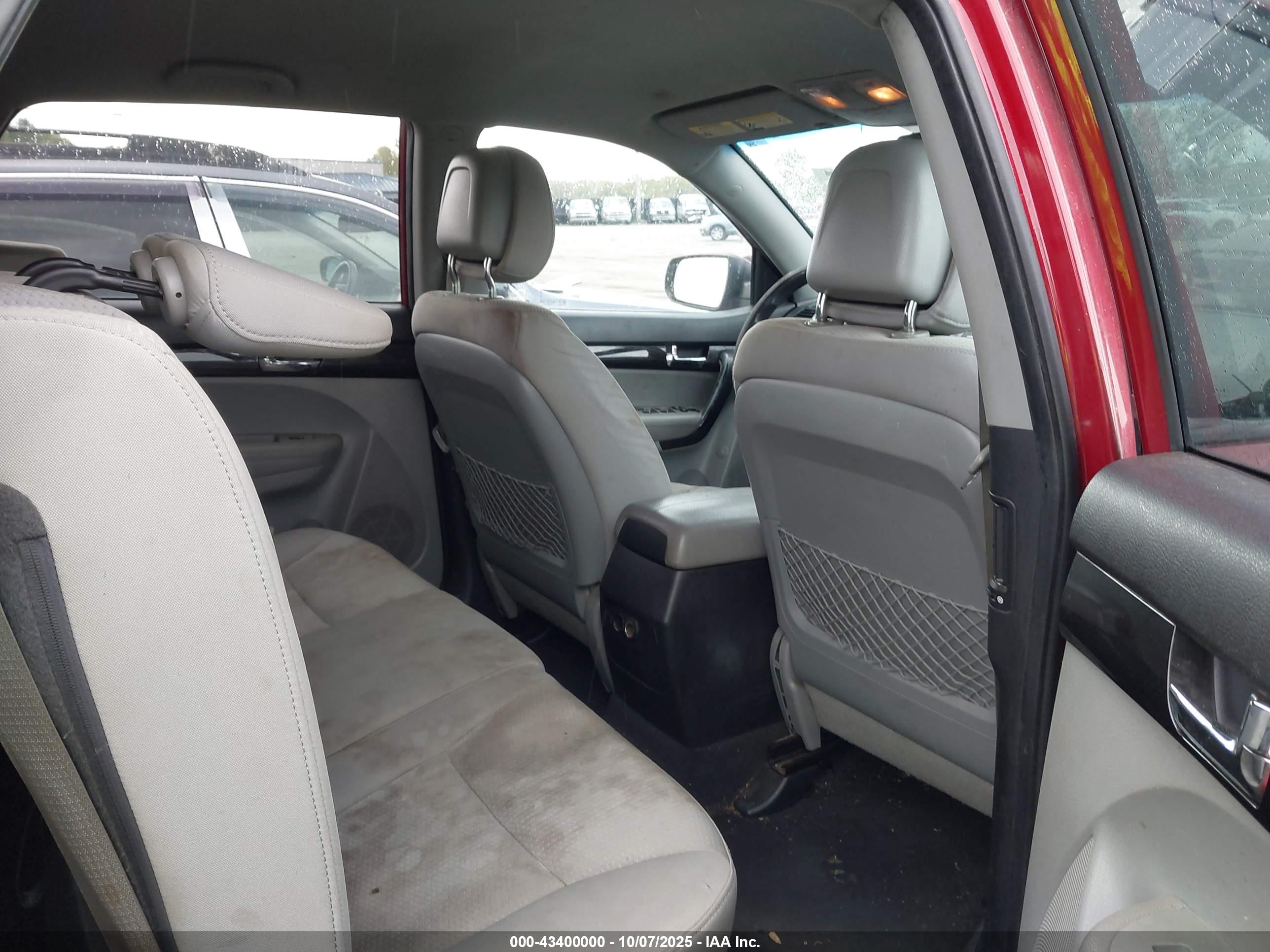 KIA SORENTO image 8