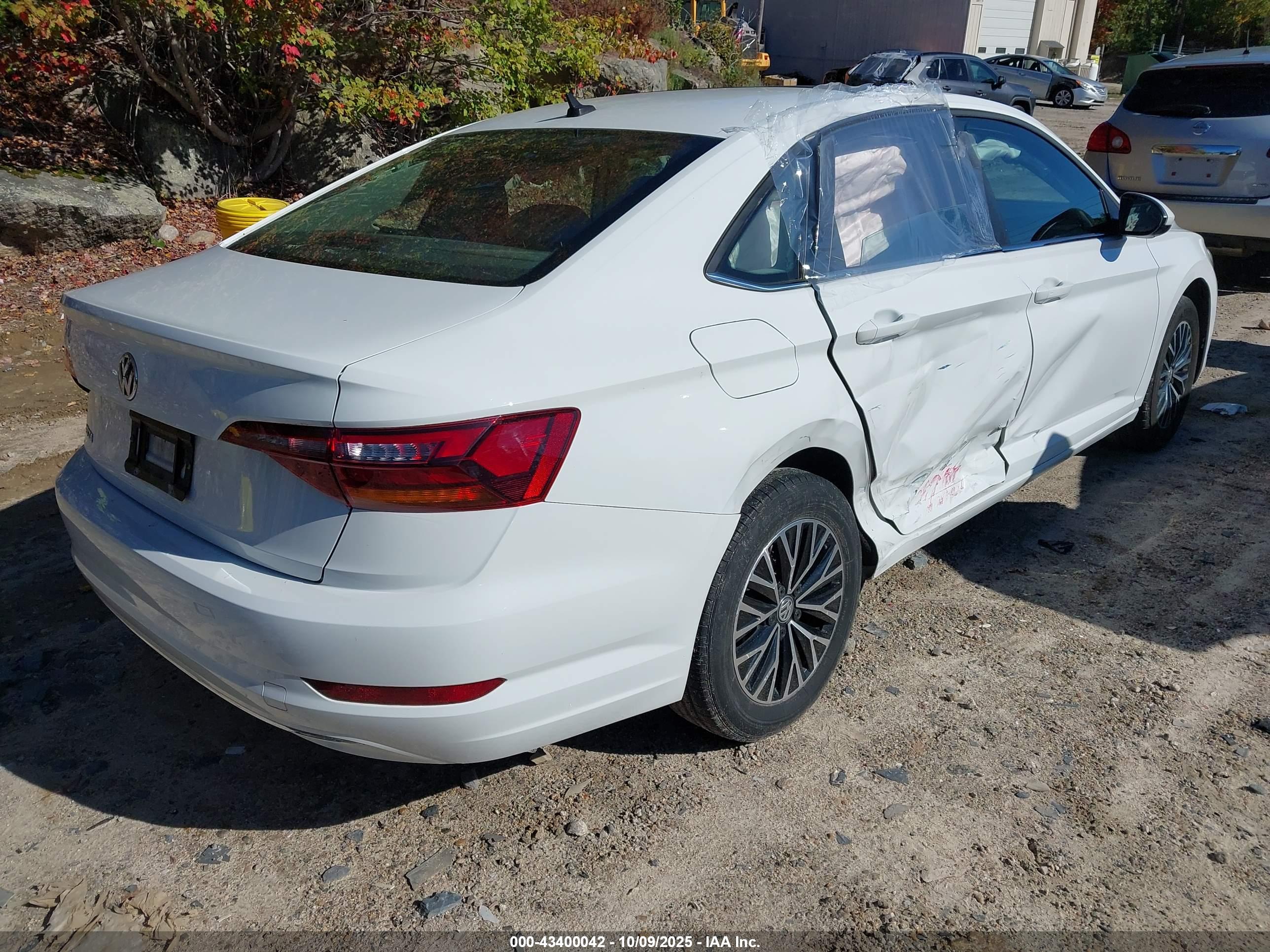 VOLKSWAGEN JETTA image 4