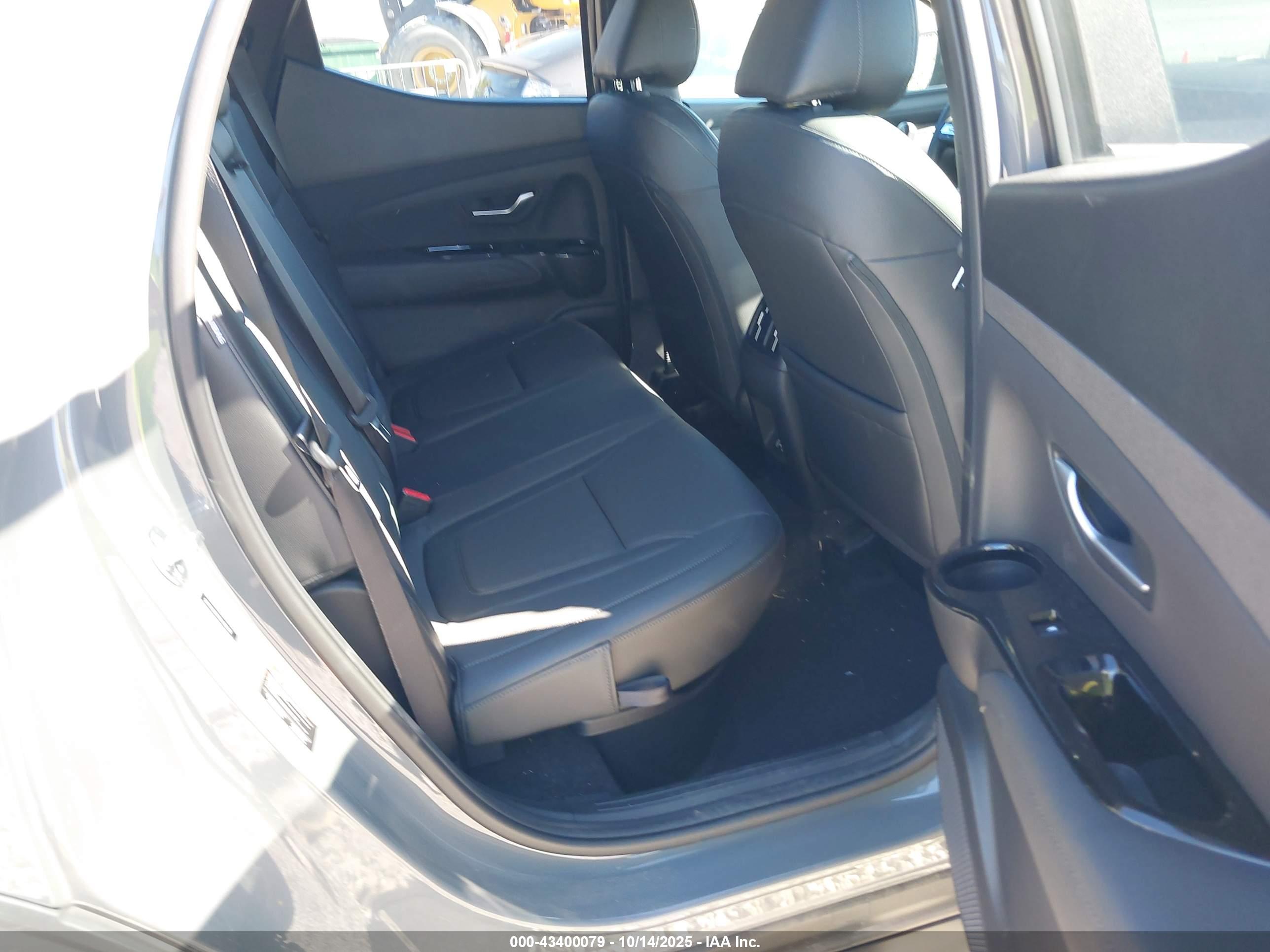 HYUNDAI SANTA image 8