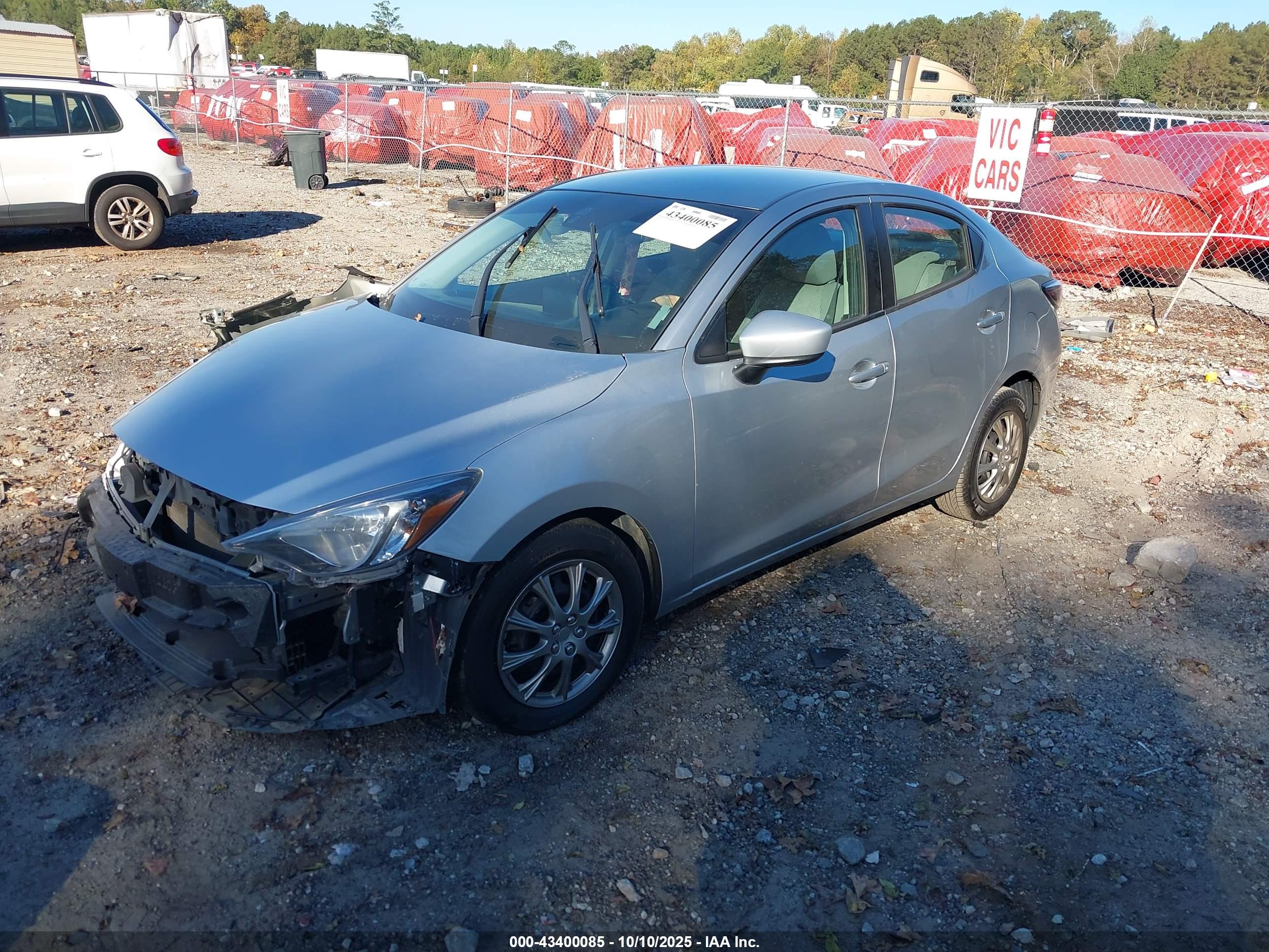 TOYOTA YARIS image 2