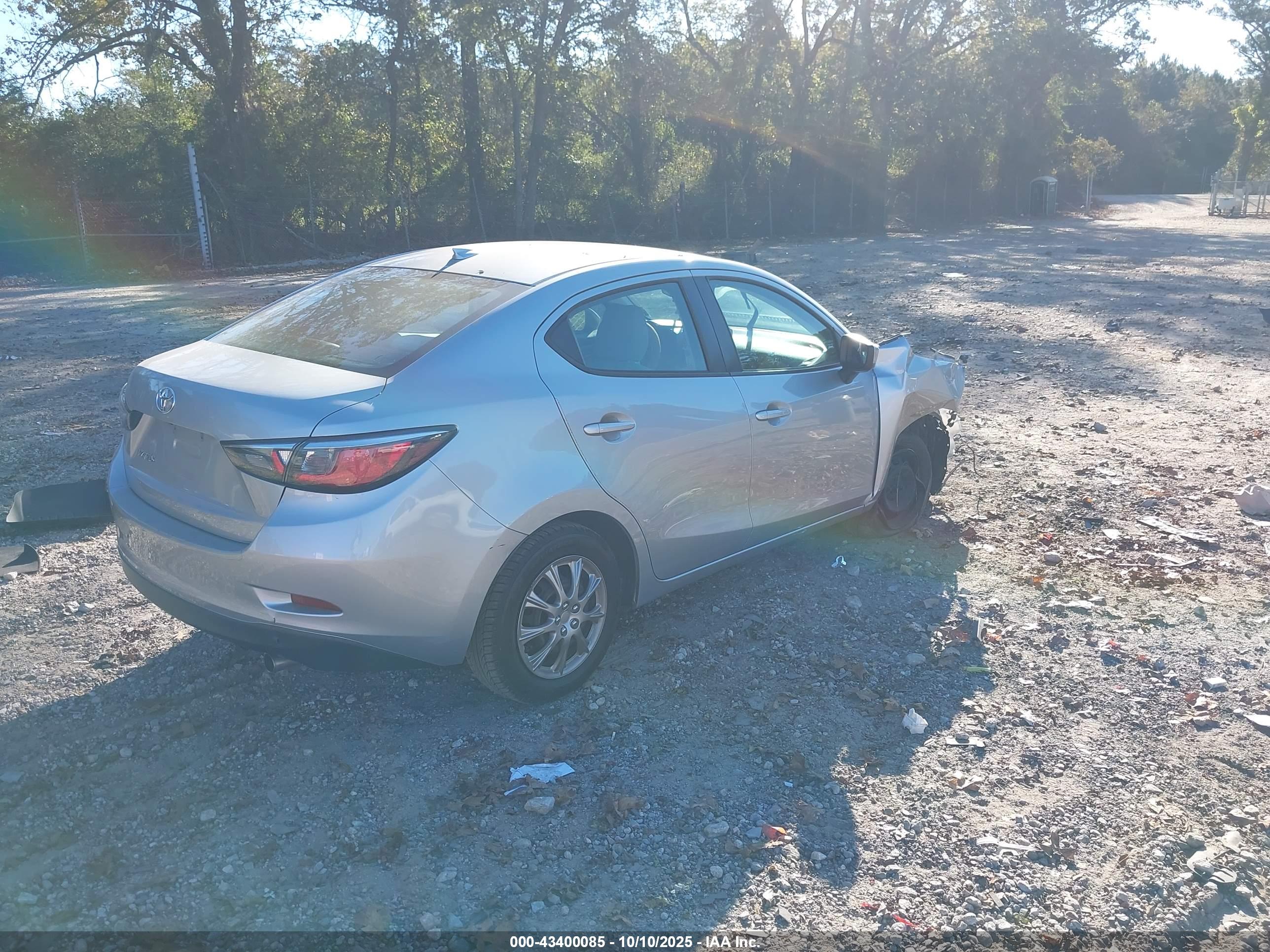 TOYOTA YARIS image 4