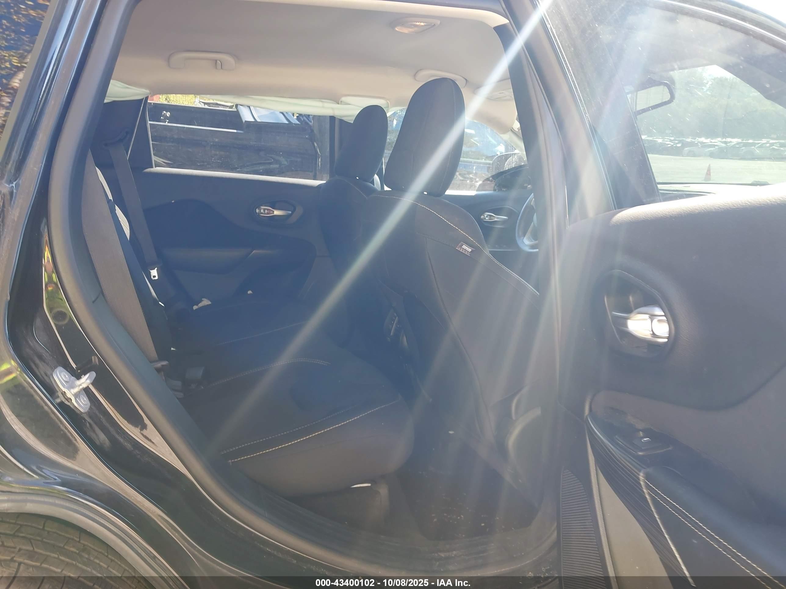 JEEP CHEROKEE image 8