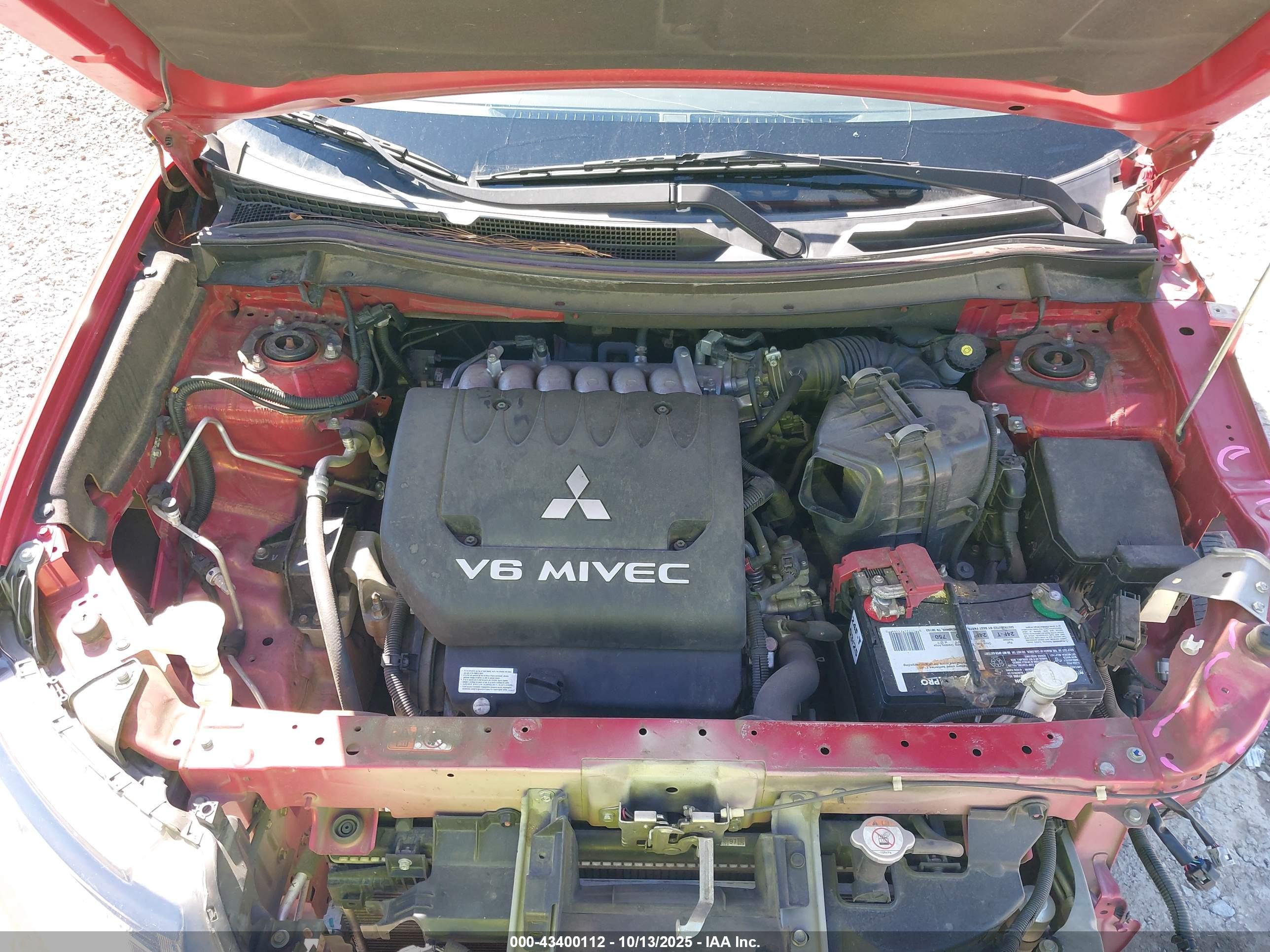 MITSUBISHI OUTLANDER image 10