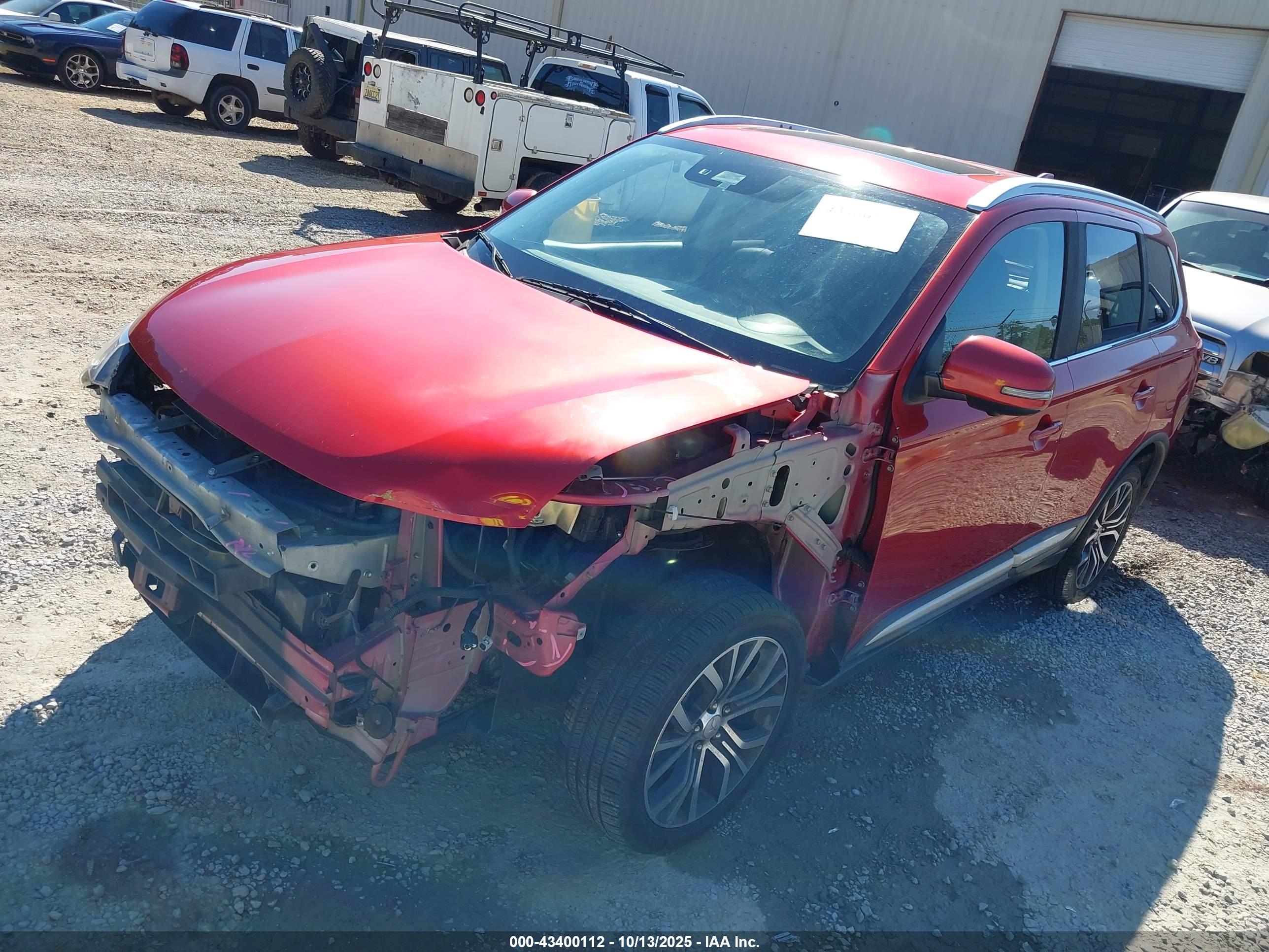 MITSUBISHI OUTLANDER image 2