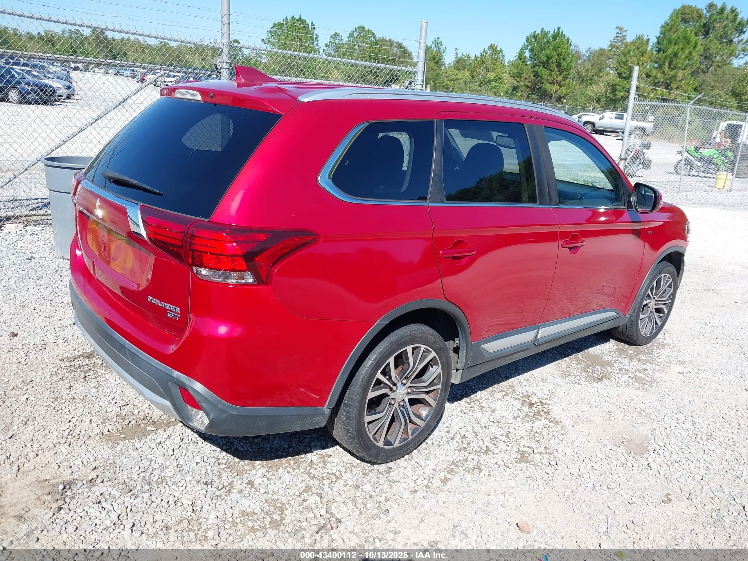 MITSUBISHI OUTLANDER image 4