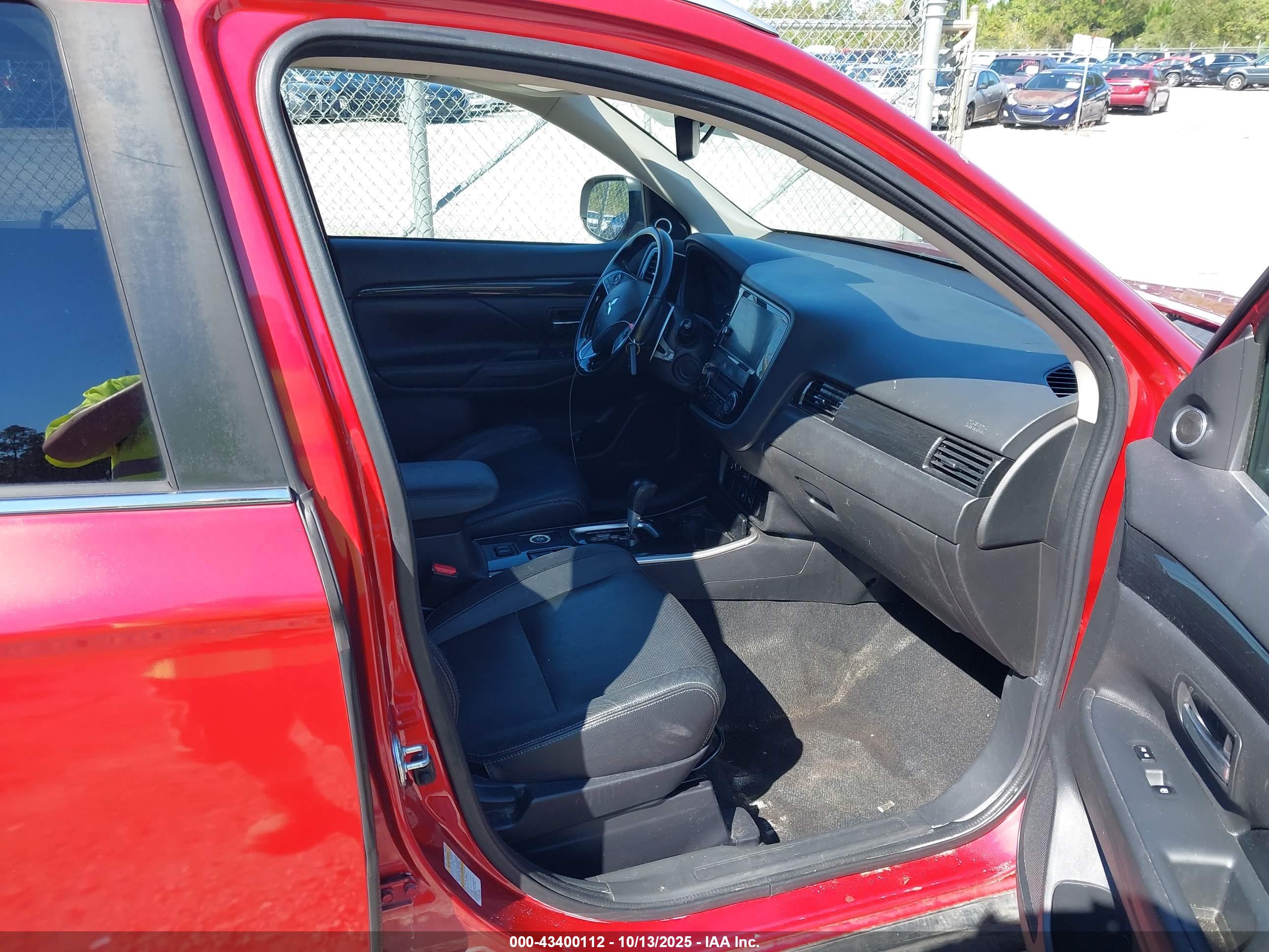 MITSUBISHI OUTLANDER image 5