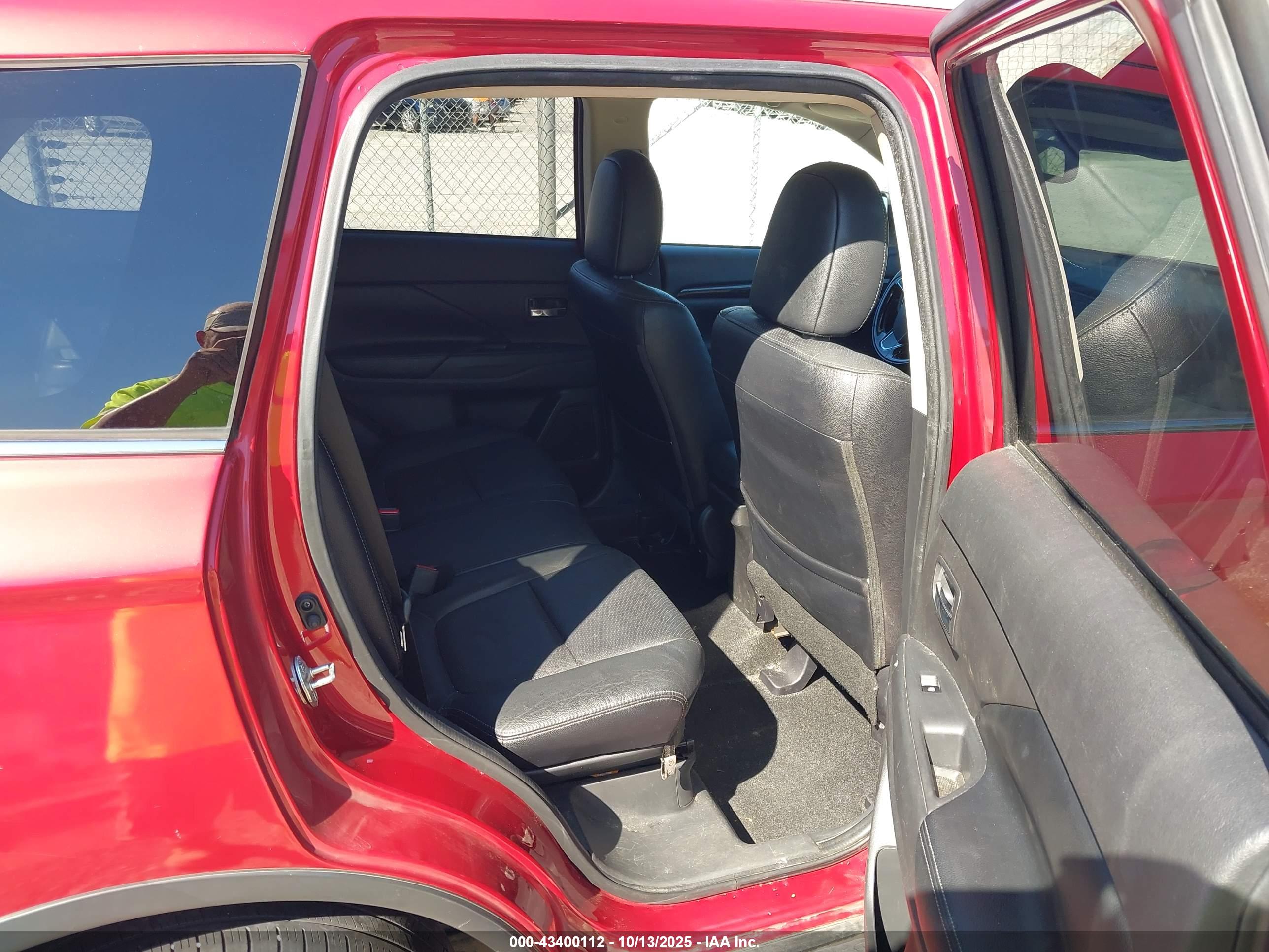 MITSUBISHI OUTLANDER image 8