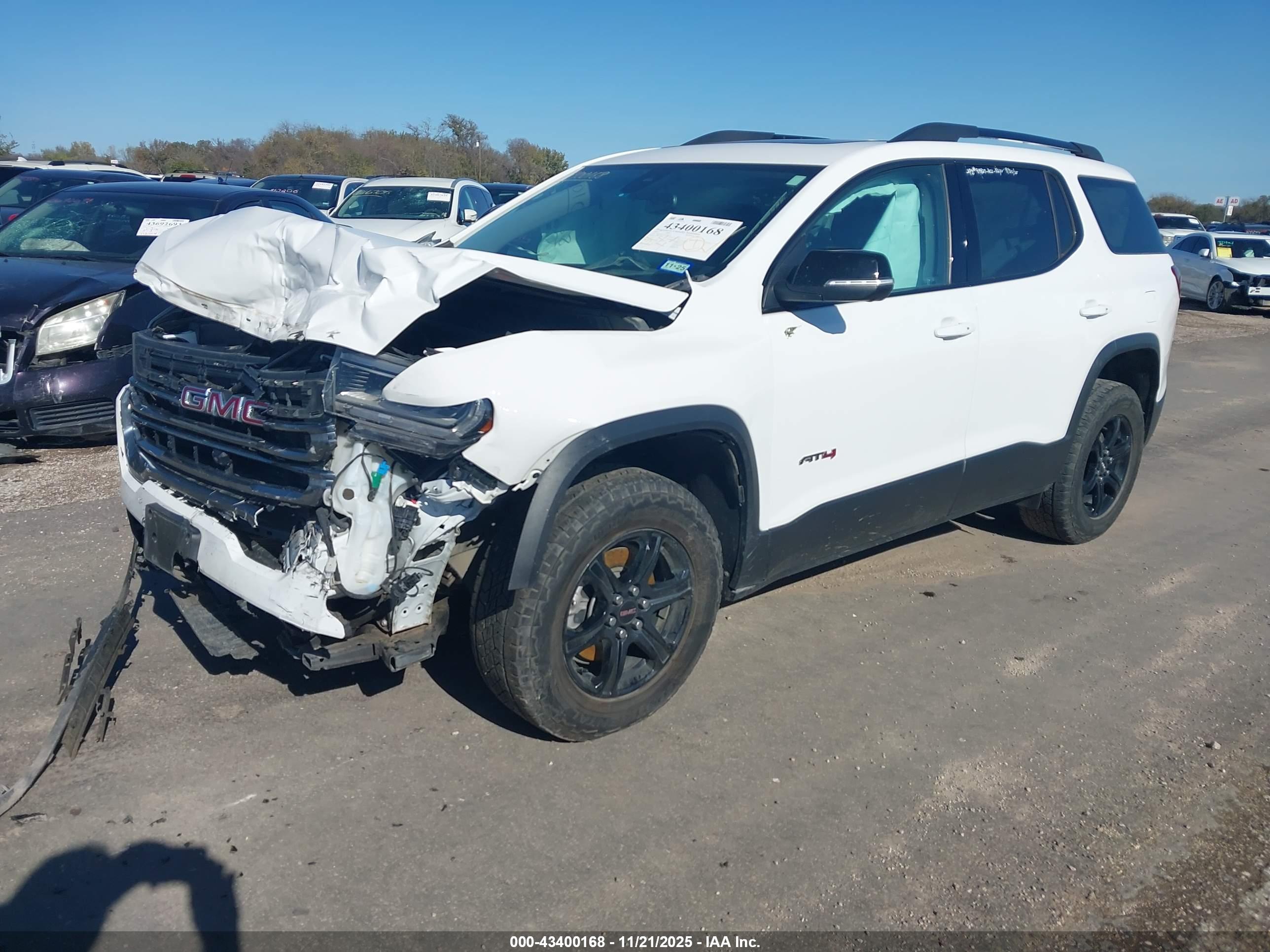 GMC ACADIA image 2