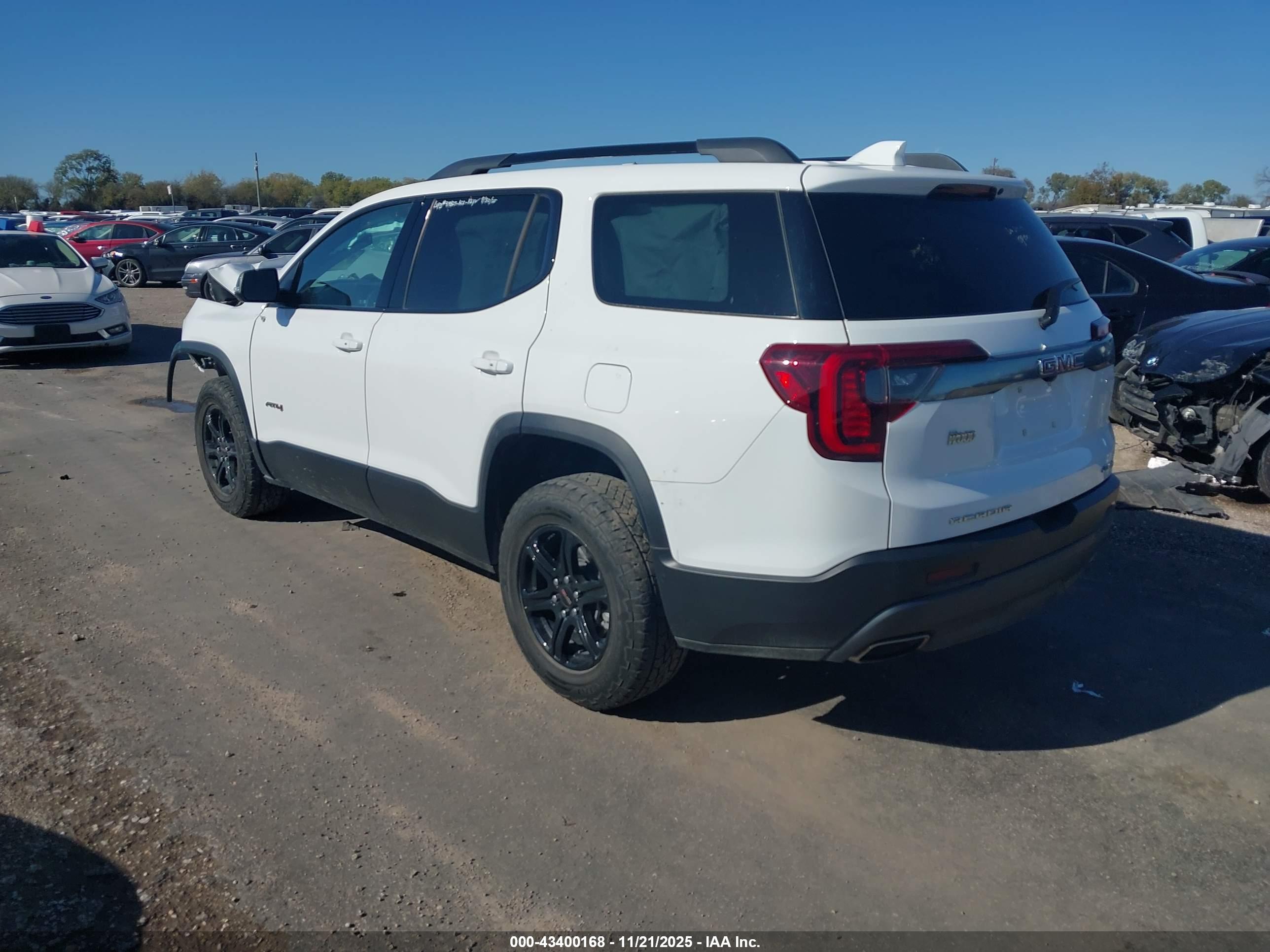 GMC ACADIA image 3