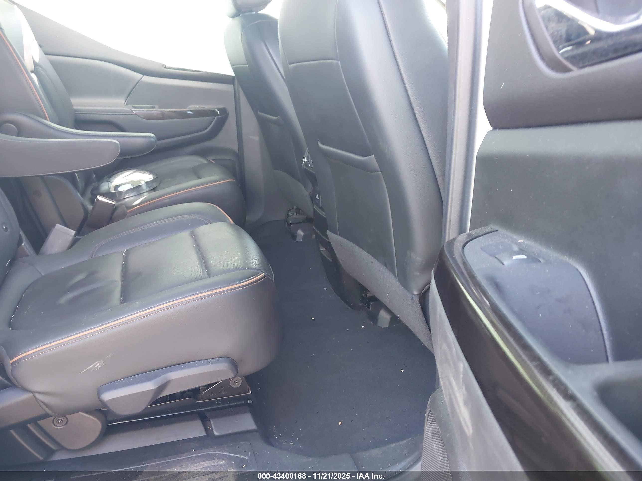 GMC ACADIA image 8