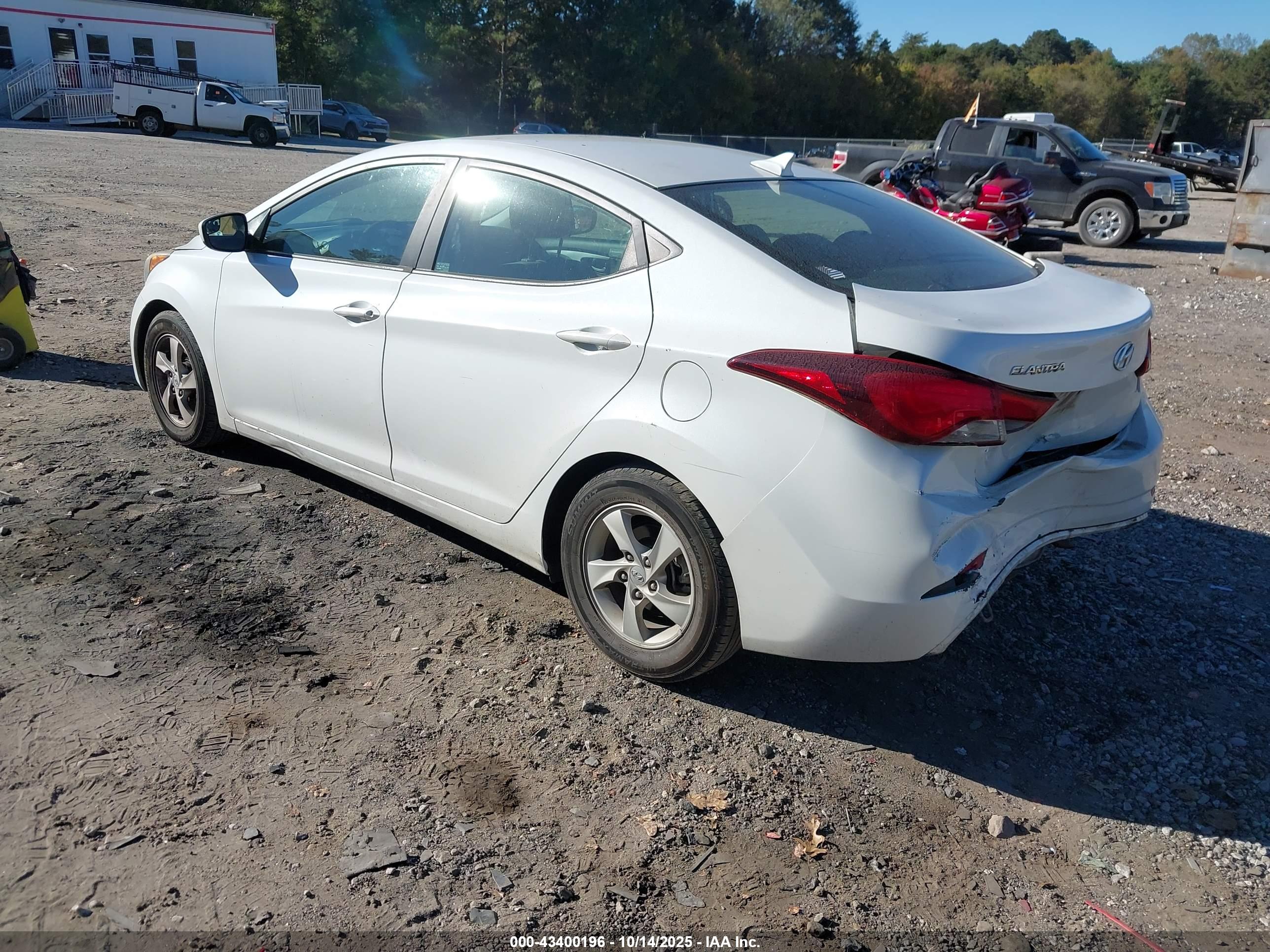 HYUNDAI ELANTRA image 3