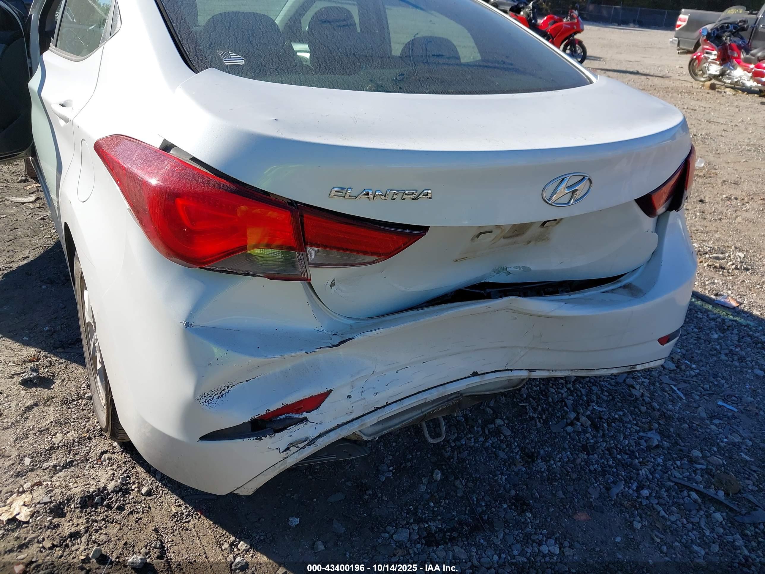 HYUNDAI ELANTRA image 6